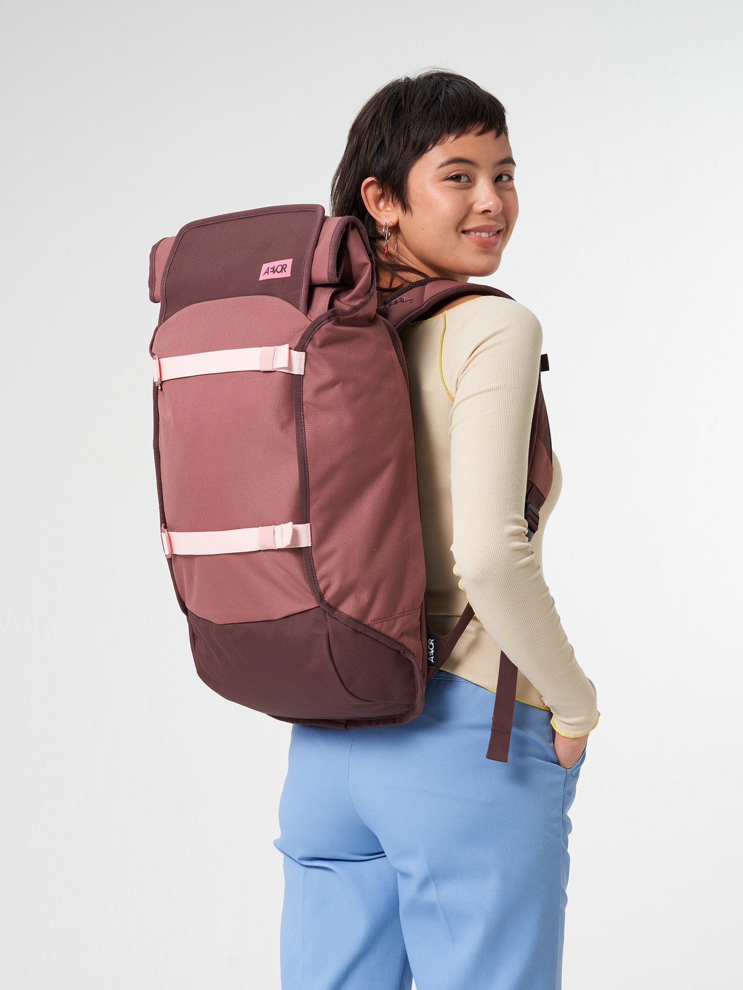 aevor-trip-pack-rucksack-raw-ruby-26-33-l-laptopfach image 2