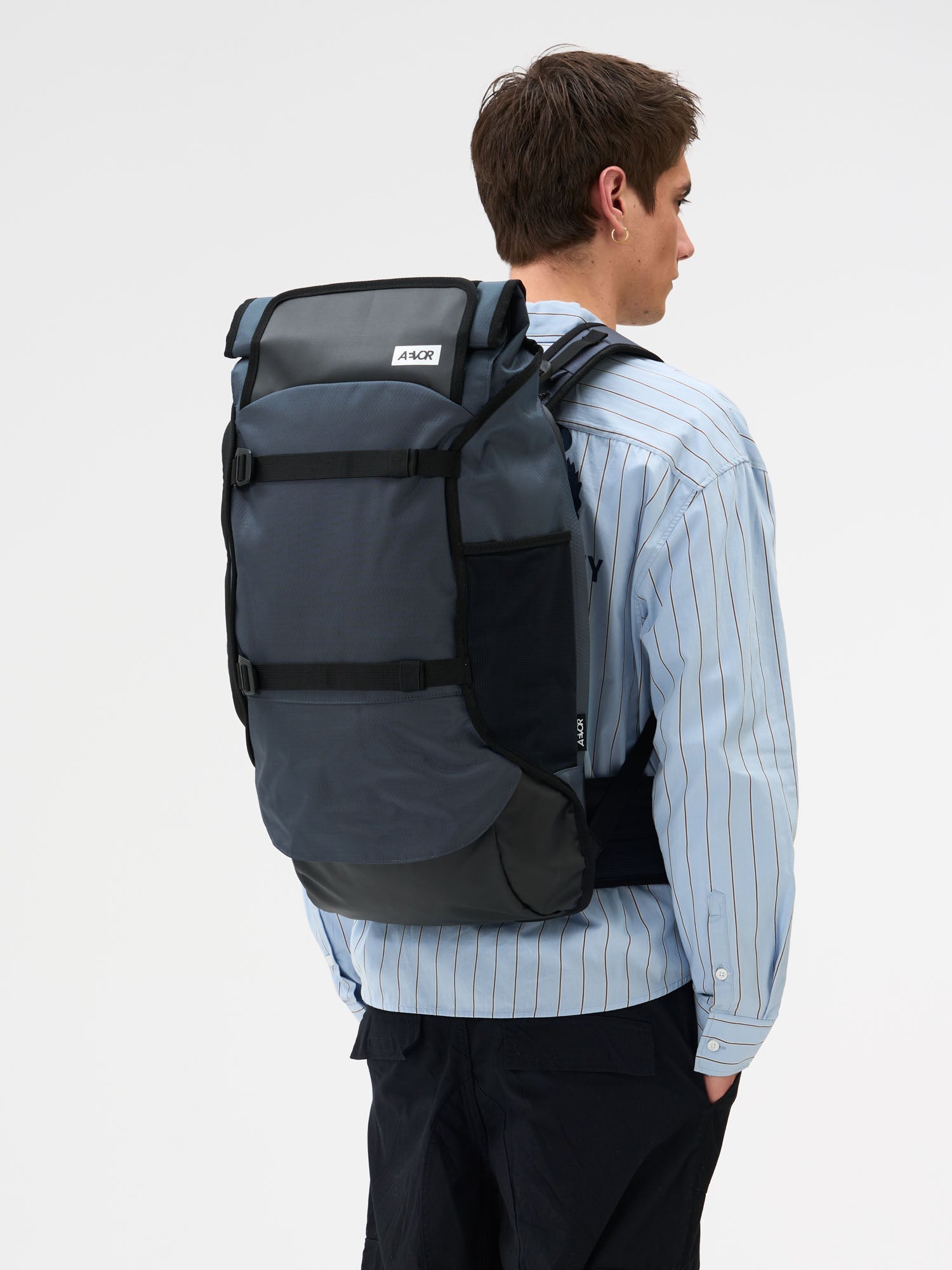aevor-travel-pack-rucksack-proof-petrol-38-45-l image 2
