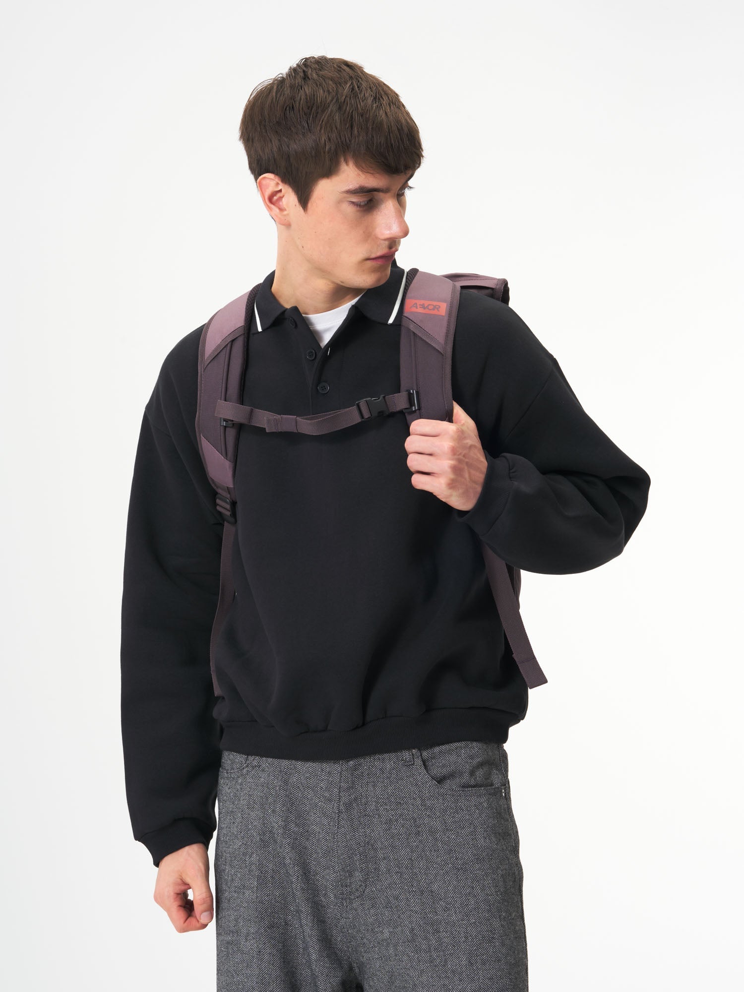 aevor-daypack-rucksack-oxy-purple-18-28-l-laptop image 6