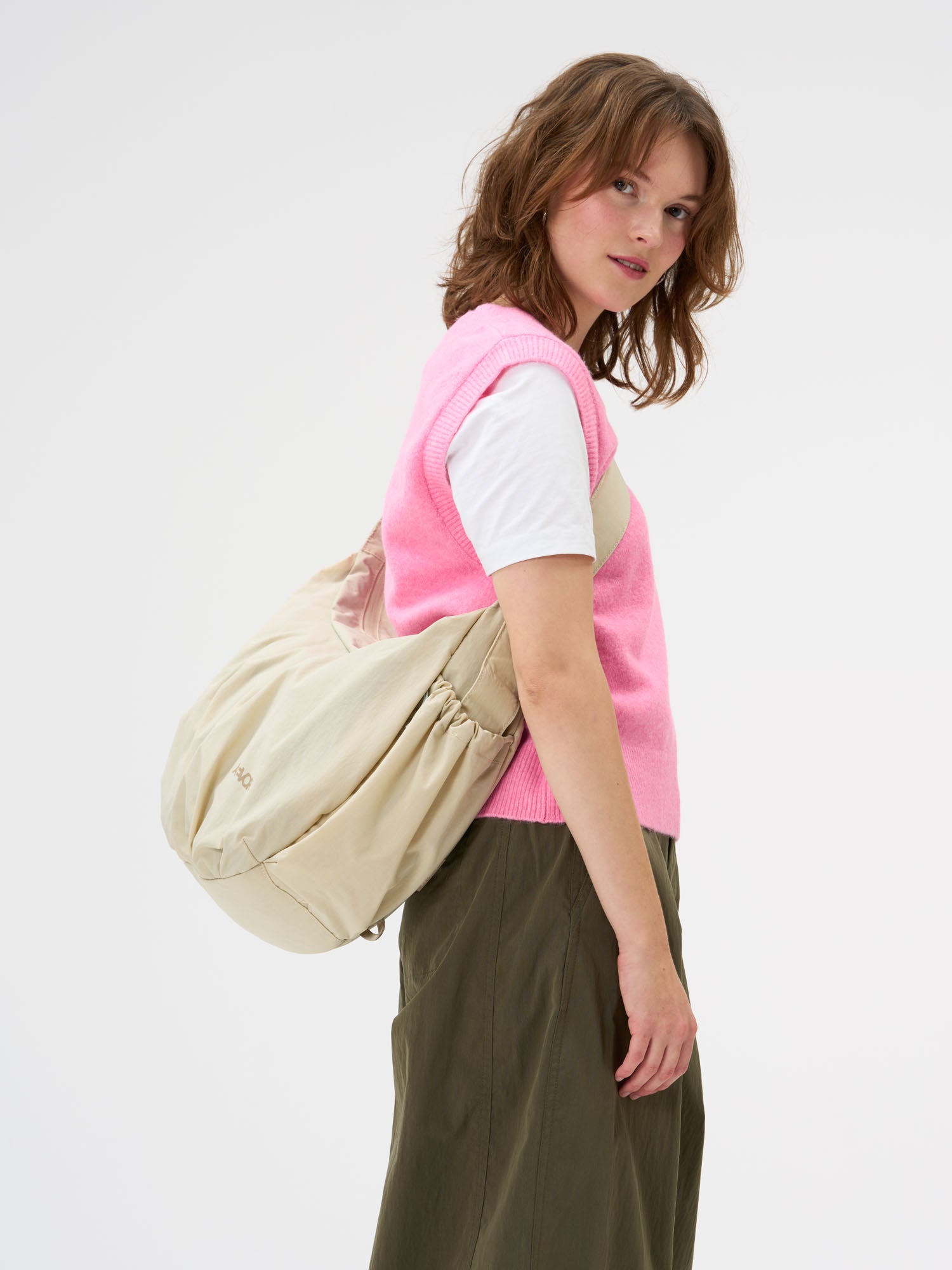 aevor-slouchy-bag-handtasche-23-l-off-white image 7