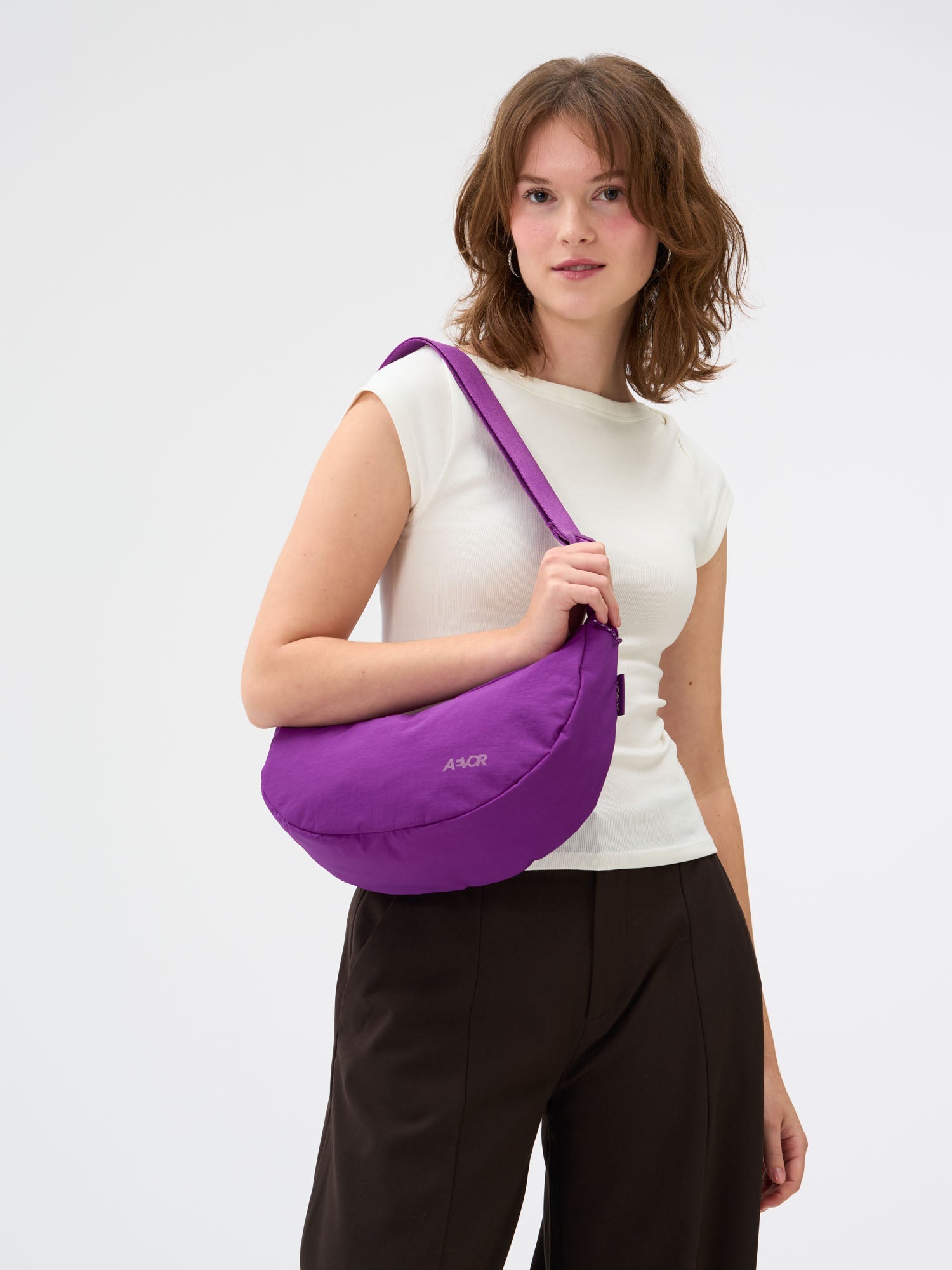 aevor-sling-bag-small-umh-ngetasche-4l-electric-fuchsia image 5