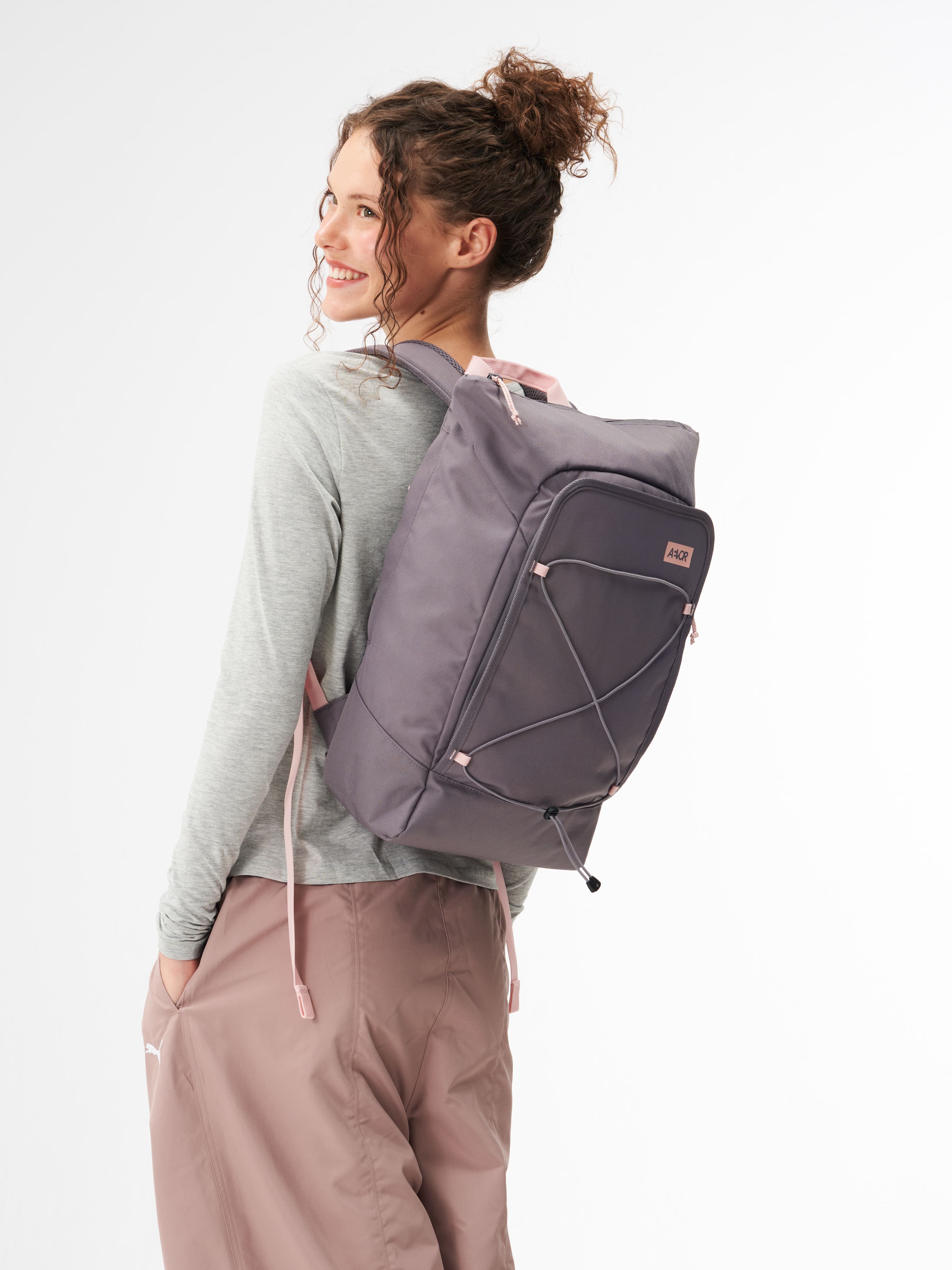 aevor-day-pack-flx-rucksack-21l-tropical-lily-laptop image 6