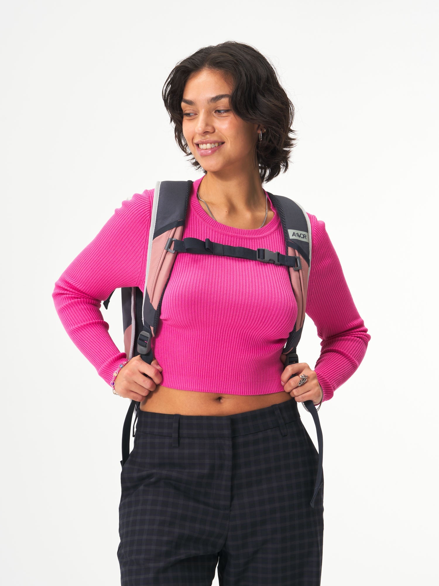 aevor-daypack-rucksack-chilled-rose-18-28-l-laptop image 6