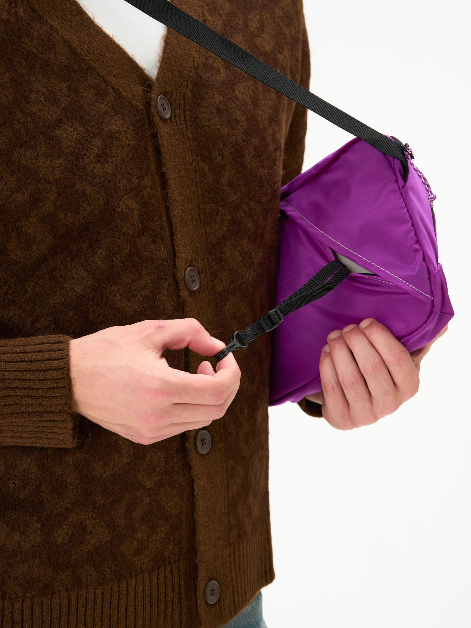 aevor-sacoche-bag-umh-ngetasche-4l-ripstop-electric-fuchsia image 7
