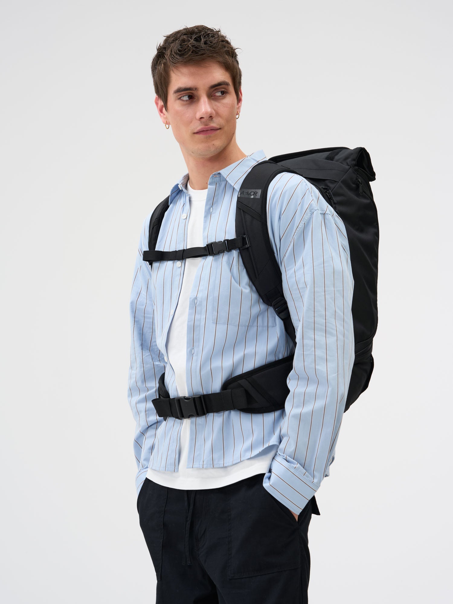 aevor-travel-pack-rucksack-black-eclipse-38-45-l image 7