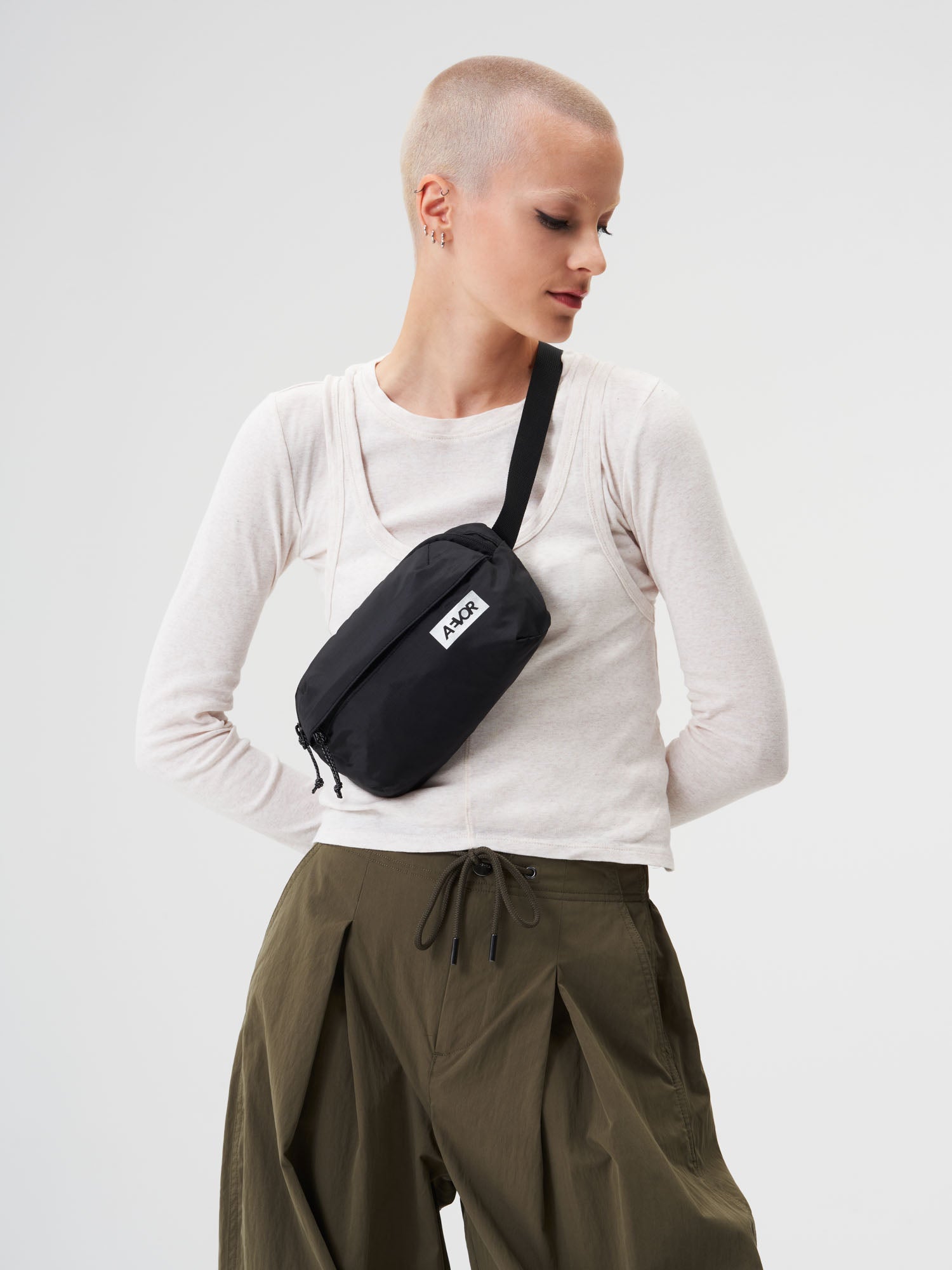 aevor-hip-bag-ease-bauchtasche-black-ripstop-osfa image 2