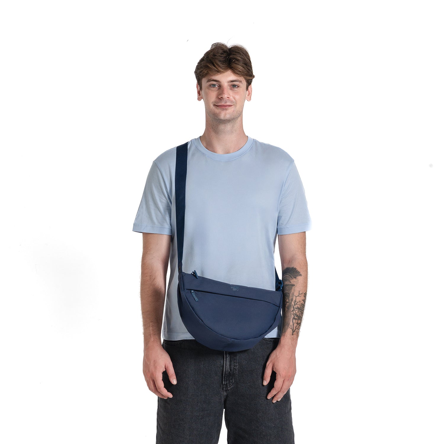 cabin-zero-moon-shoulder-bag-8l-umh-ngetasche-absolute-black-rfid image 2