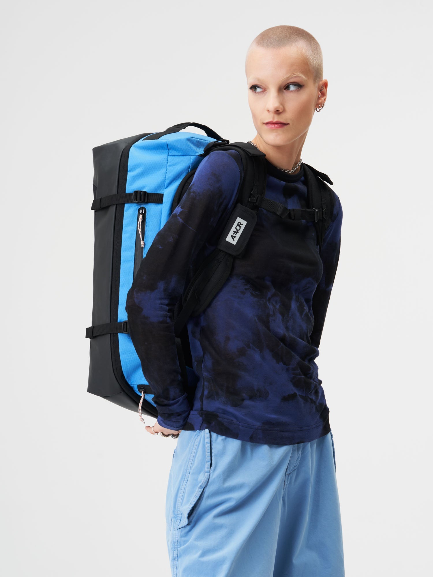 aevor-duffel-pack-proof-retro-blue-reisetasche-47-60-l image 6