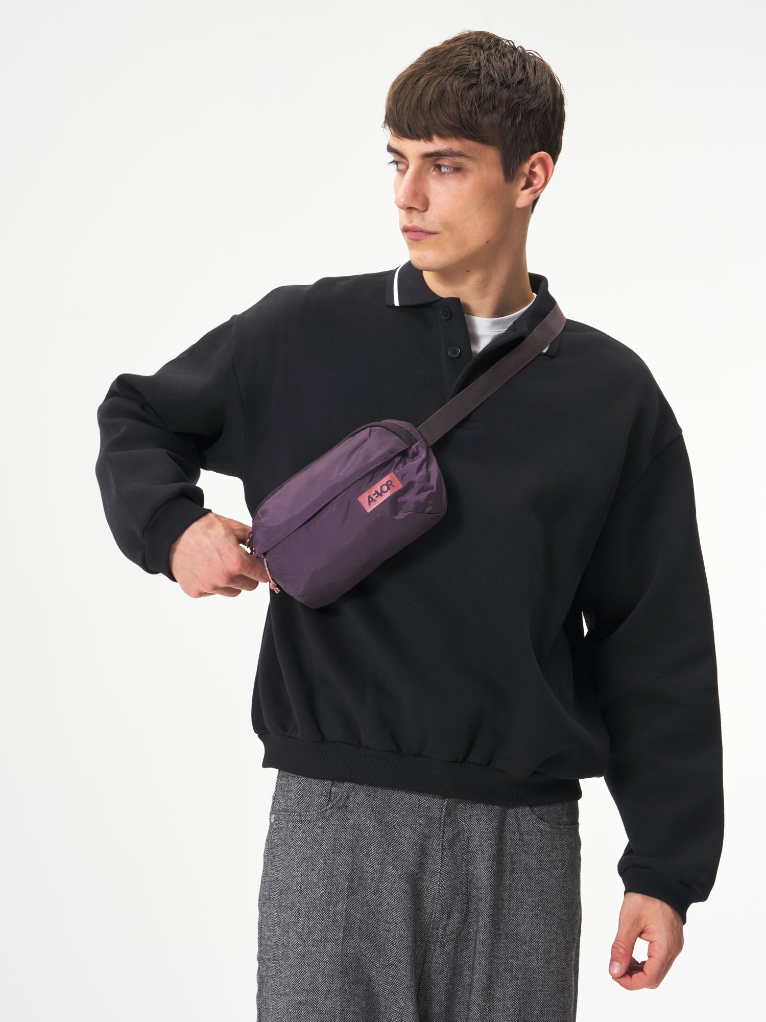aevor-hip-bag-ease-bauchtasche-oxy-purple-ripstop image 3