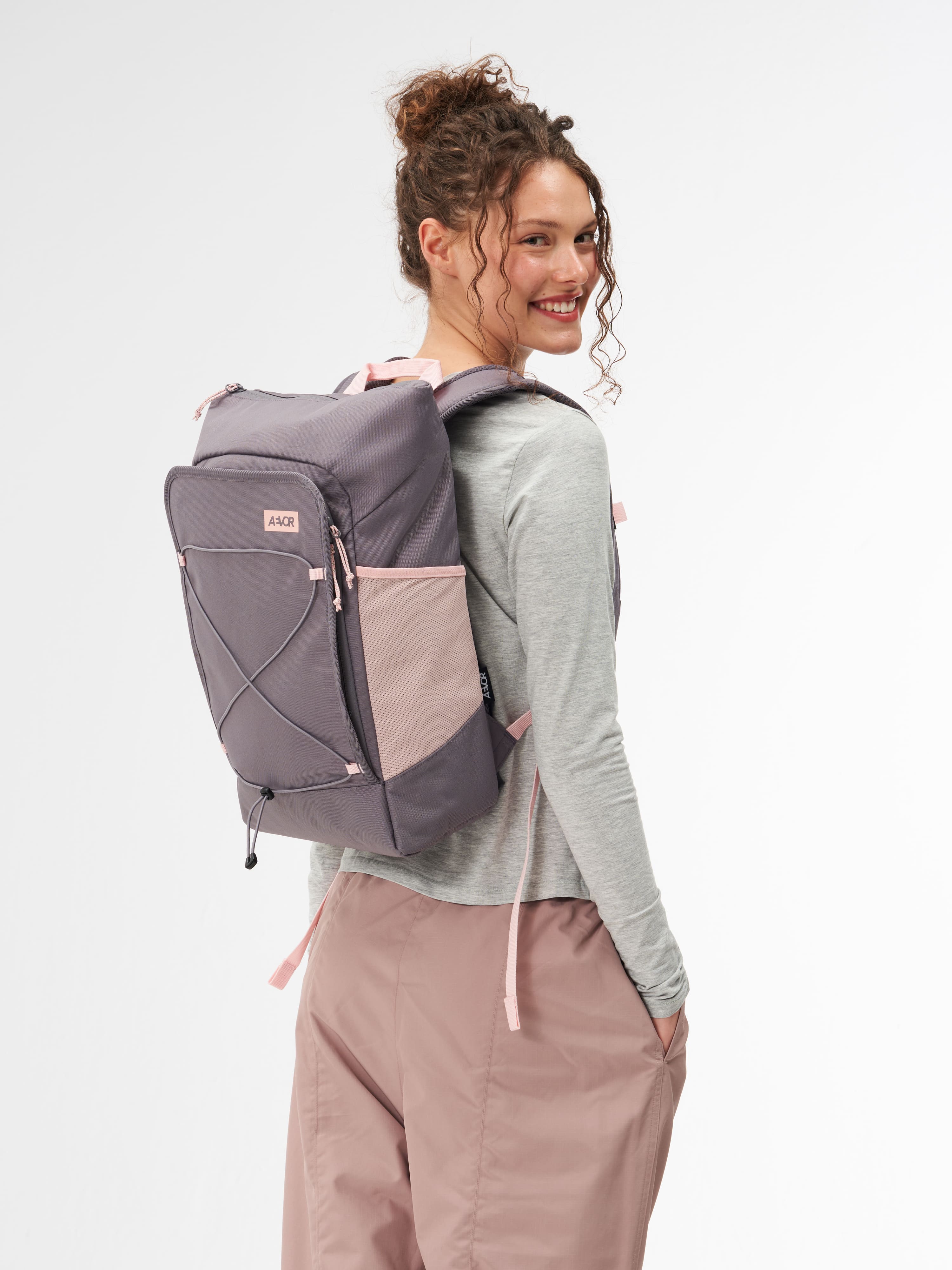 aevor-day-pack-flx-rucksack-21l-tropical-lily-laptop image 2