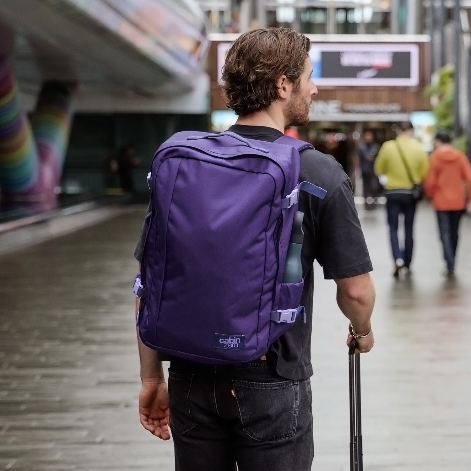 cabin-zero-classic-plus-rucksack-42l-schwarz-reiserucksack image 3
