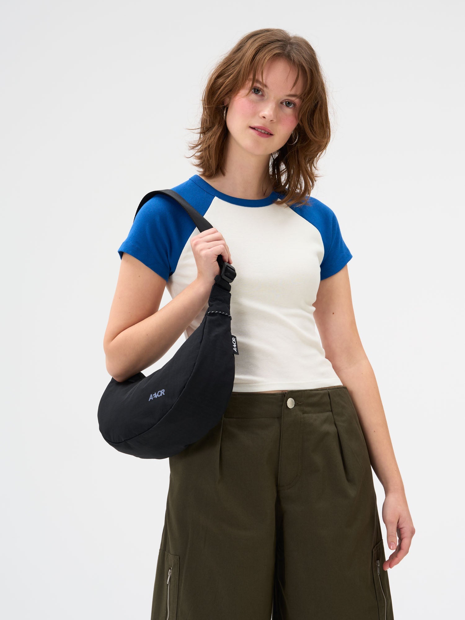 aevor-sling-bag-small-umh-ngetasche-4l-black-schwarz image 5