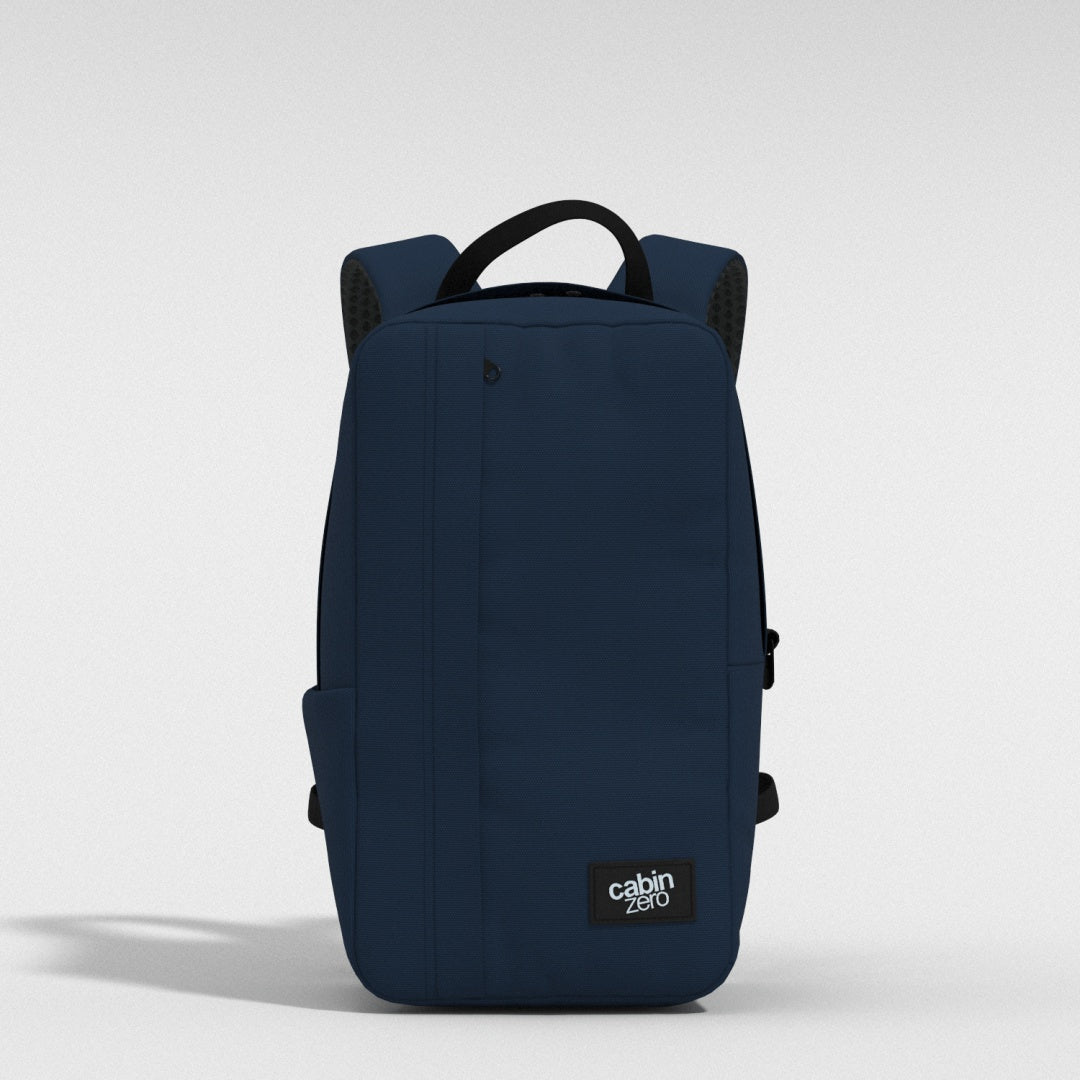 cabin-zero-classic-flight-rucksack-12l-schwarz-daypack image 3