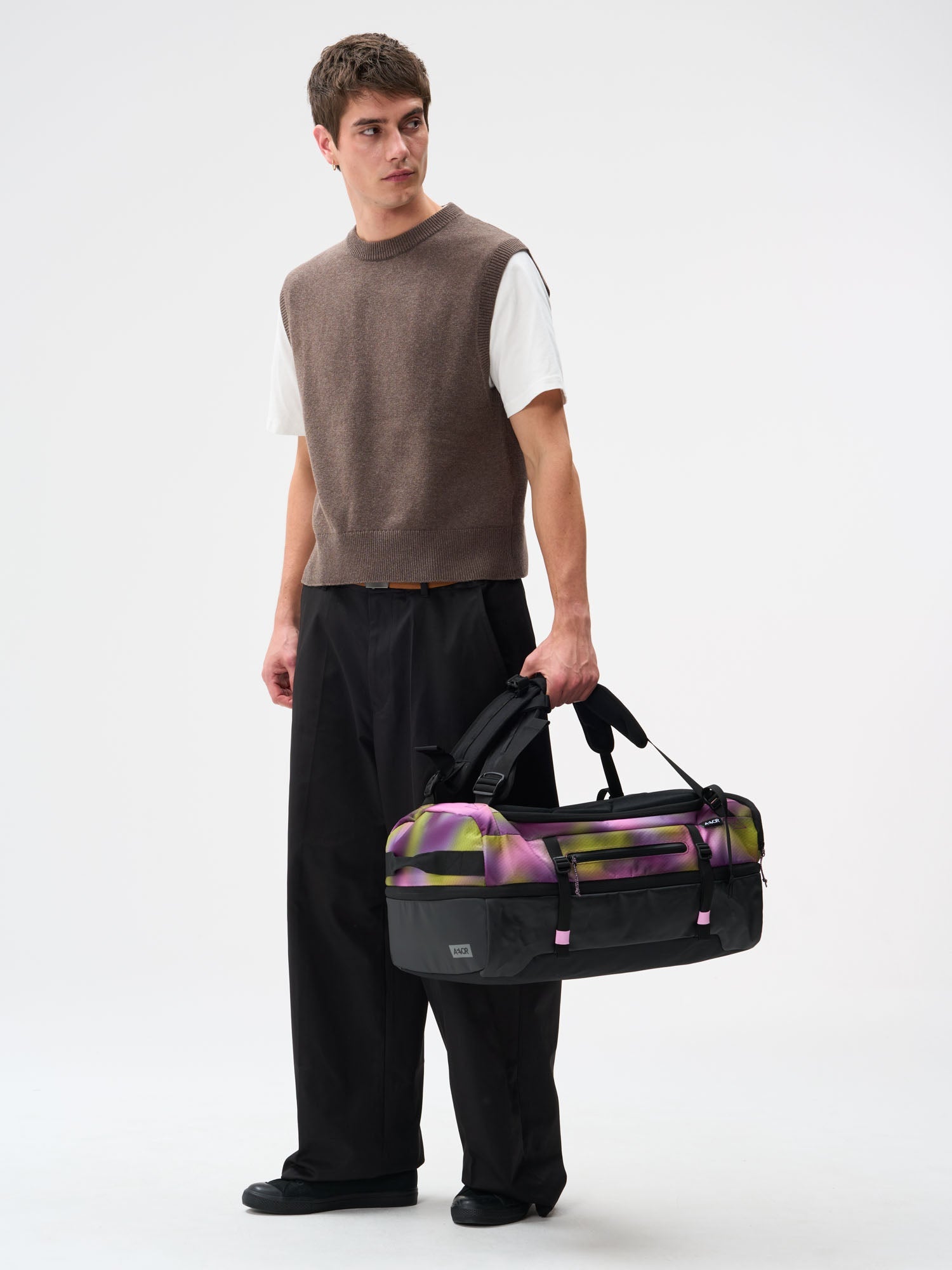 aevor-duffel-pack-47-60l-proof-psychedelic-slush-muster image 7