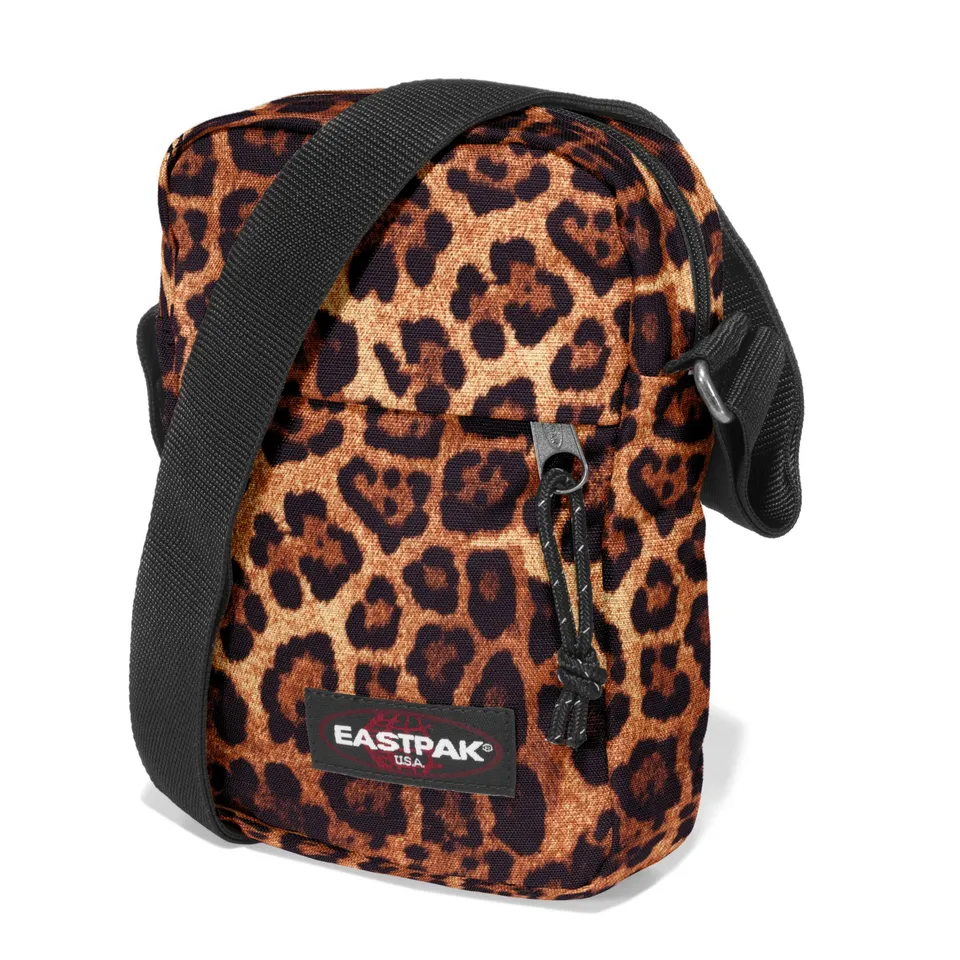 eastpak-the-one-umh-ngetasche-leopard-2-l-crossbody image 1