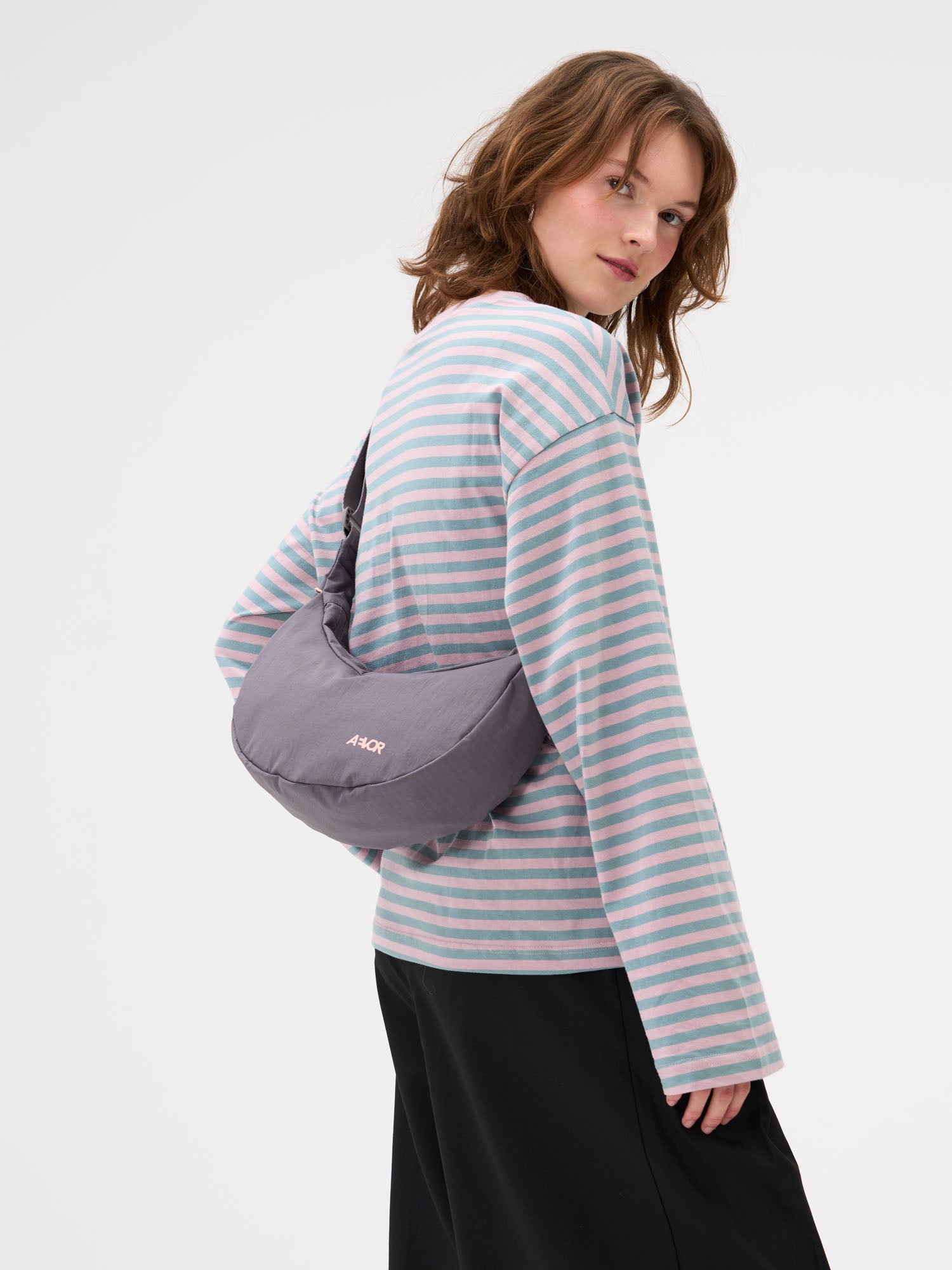 aevor-sling-bag-small-umh-ngetasche-4l-grey-grau image 2