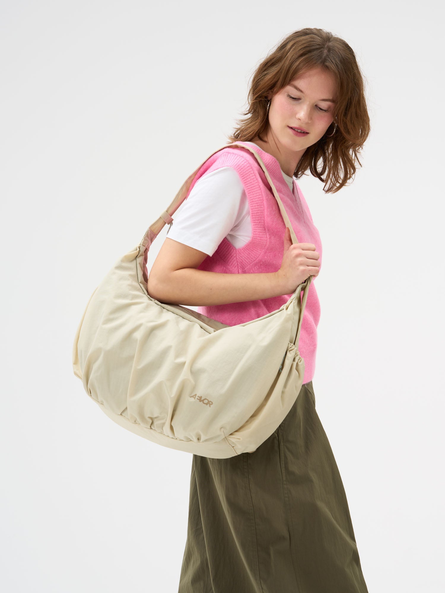 aevor-slouchy-bag-handtasche-23-l-off-white image 2