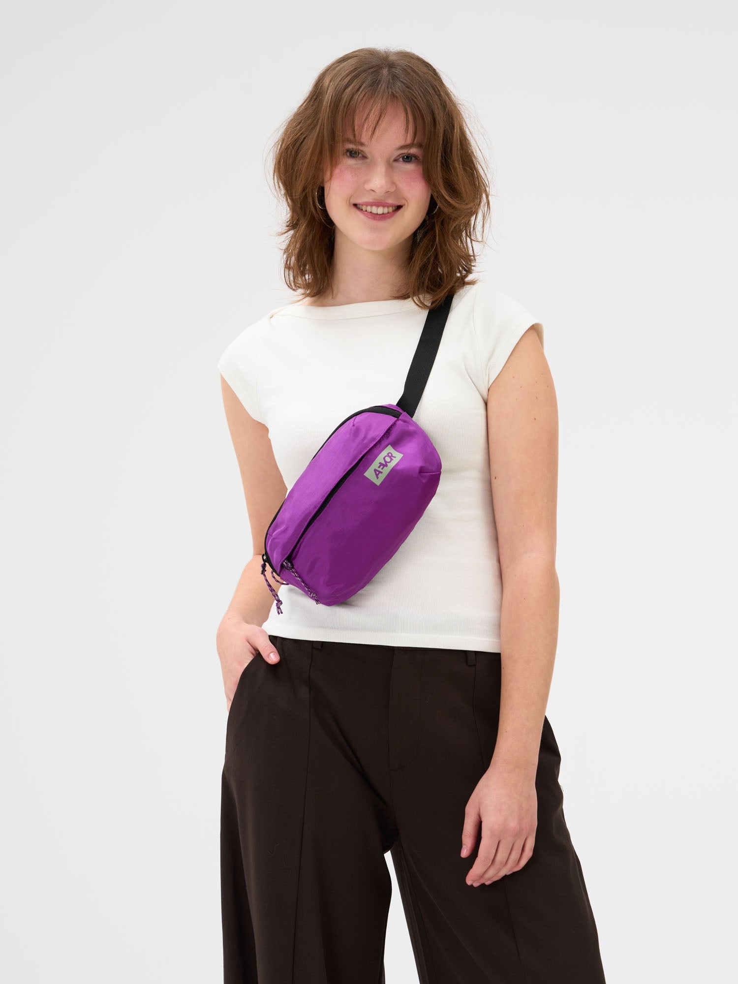 aevor-hip-bag-ease-bauchtasche-ripstop-electric-fuchsia image 2