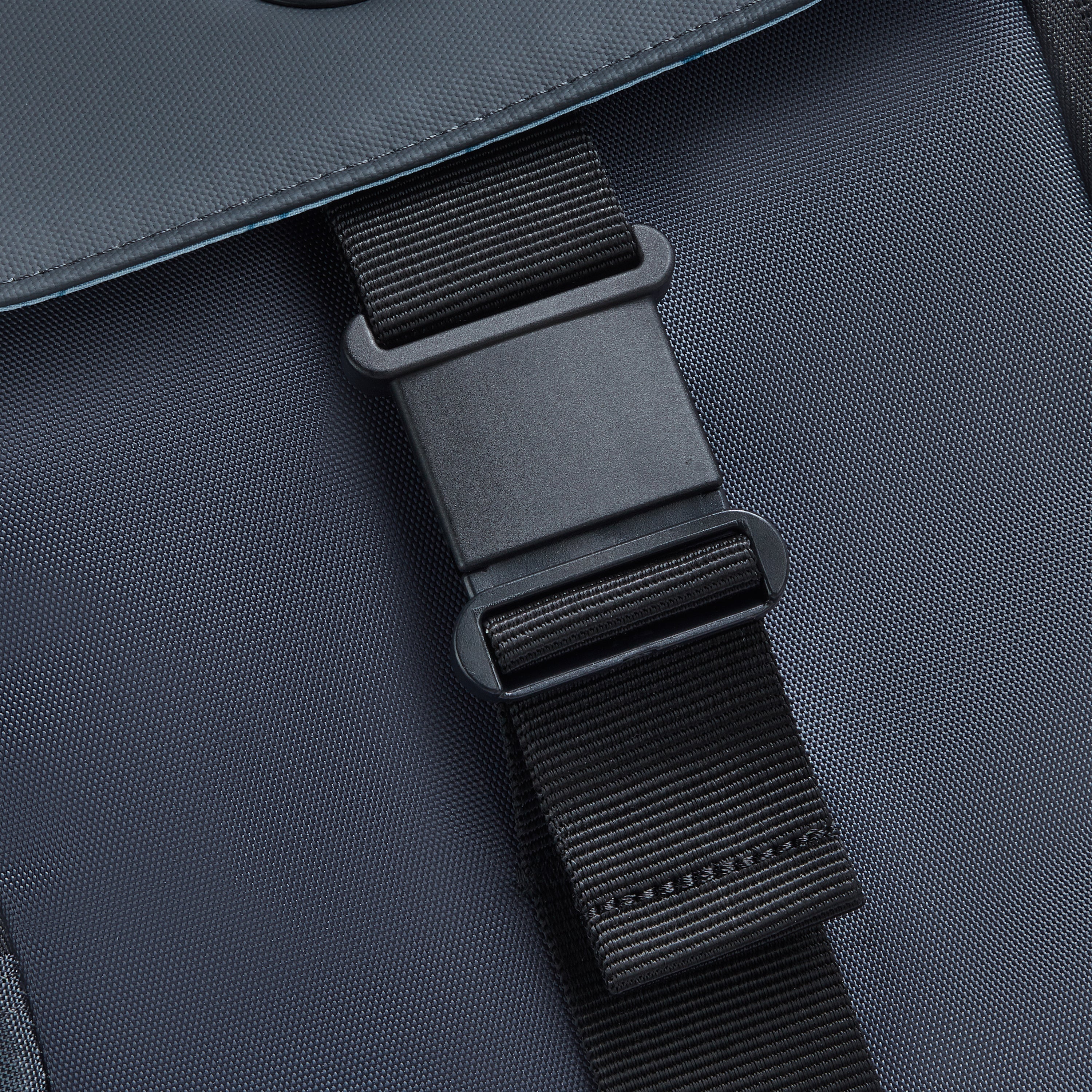 delsey-dlc-2-0-securflap-rucksack-22l-graphit-laptop-klappe image 5