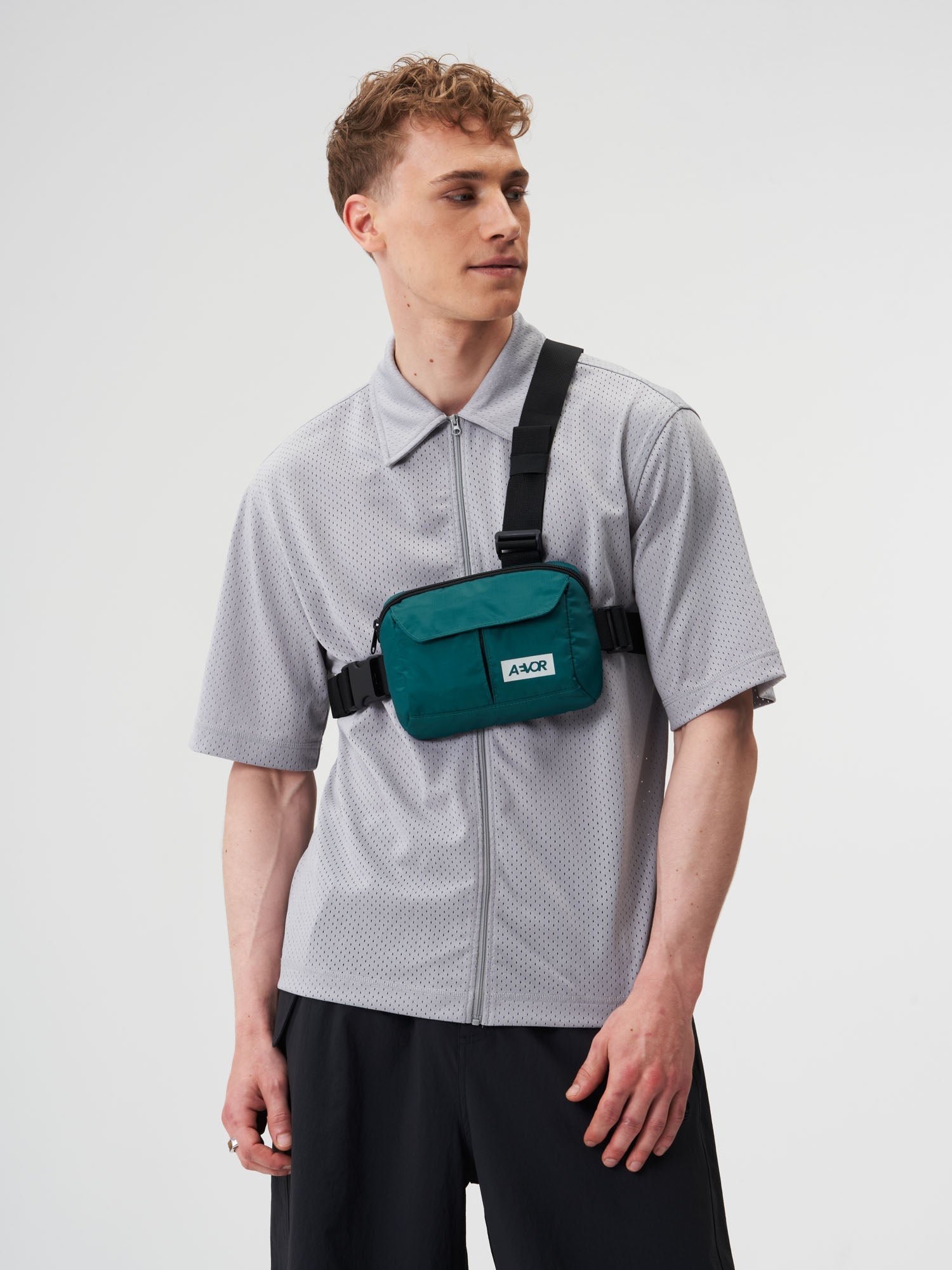 aevor-front-pack-ripstop-evergreen-bauchtasche-mit-3-punkt-halt image 2