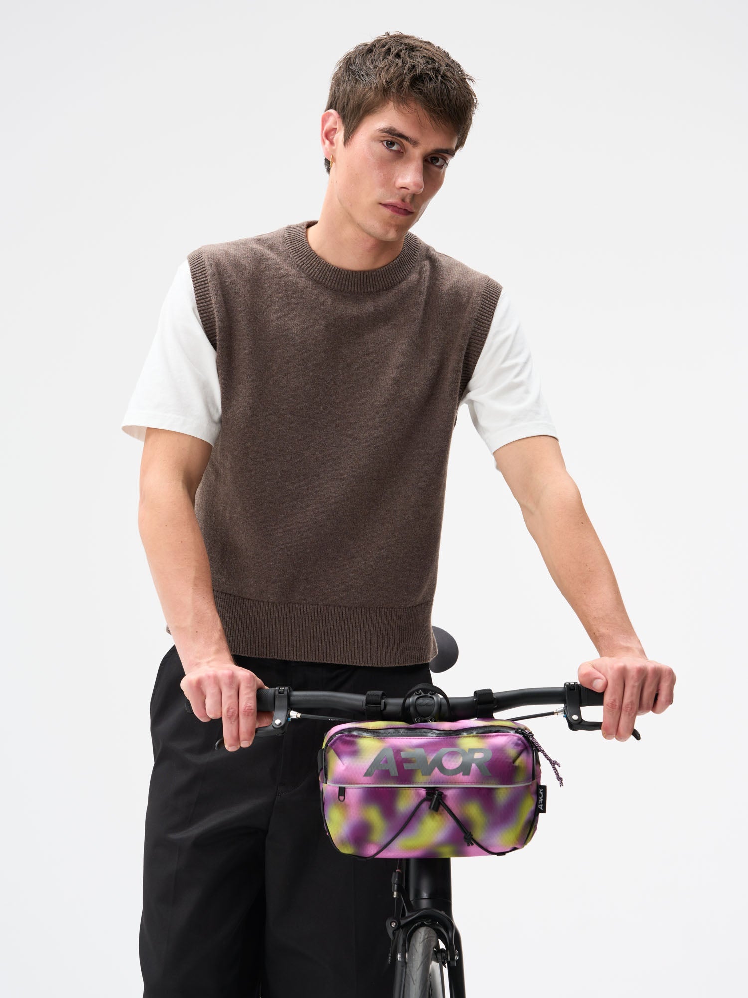 aevor-bar-bag-bauchtasche-psychedelic-slush-gemustert image 7