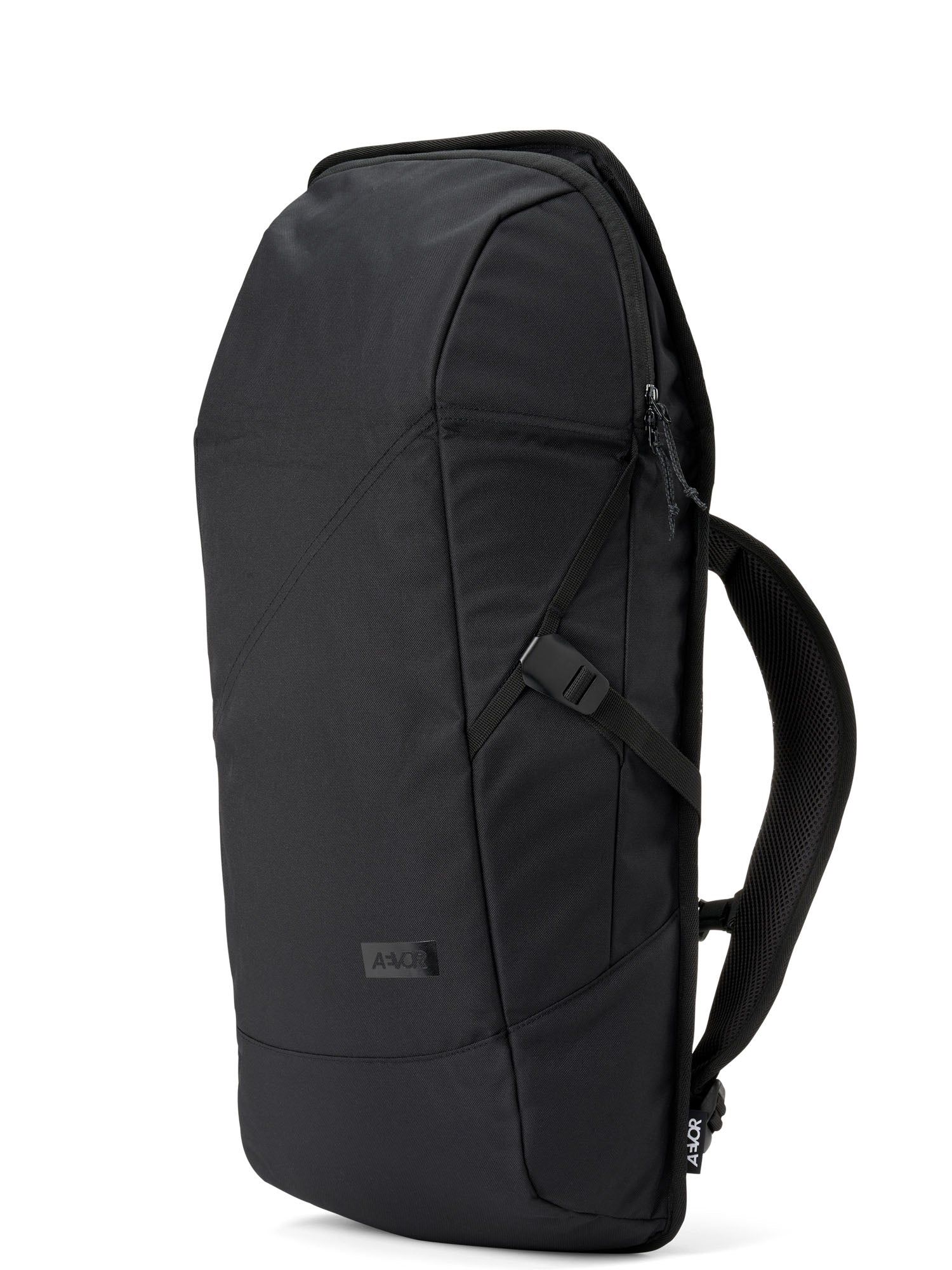 aevor-daypack-rucksack-black-eclipse-18-28-l-laptop image 3