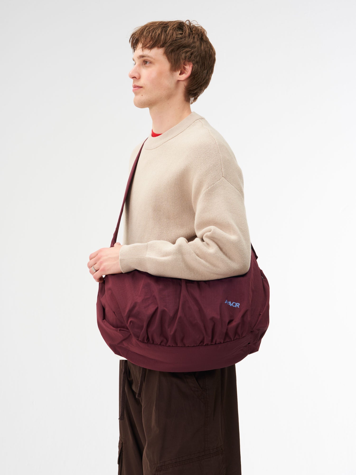 aevor-slouchy-bag-handtasche-burgundy-23l-mit-laptopfach image 5