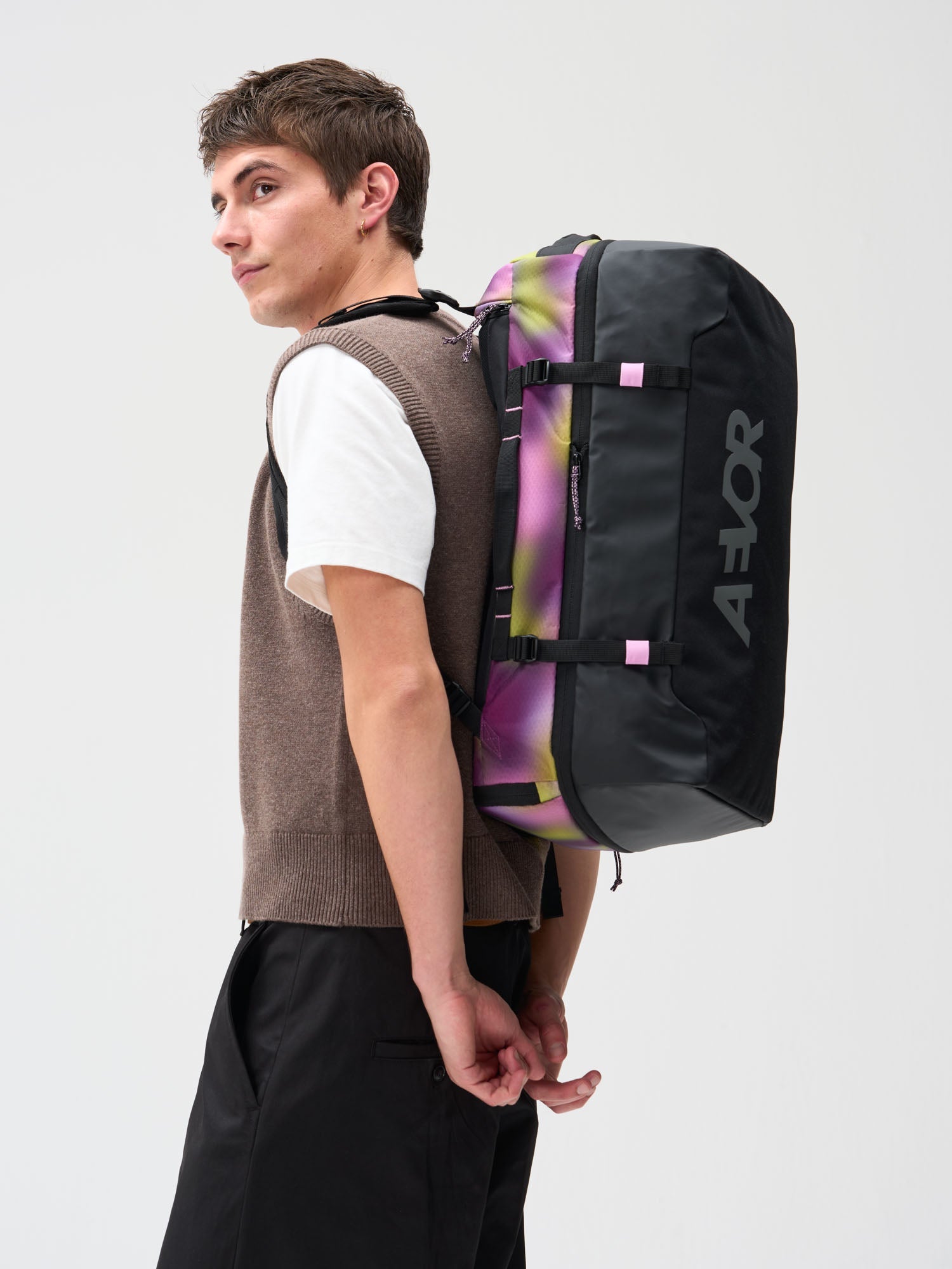 aevor-duffel-pack-47-60l-proof-psychedelic-slush-muster image 2