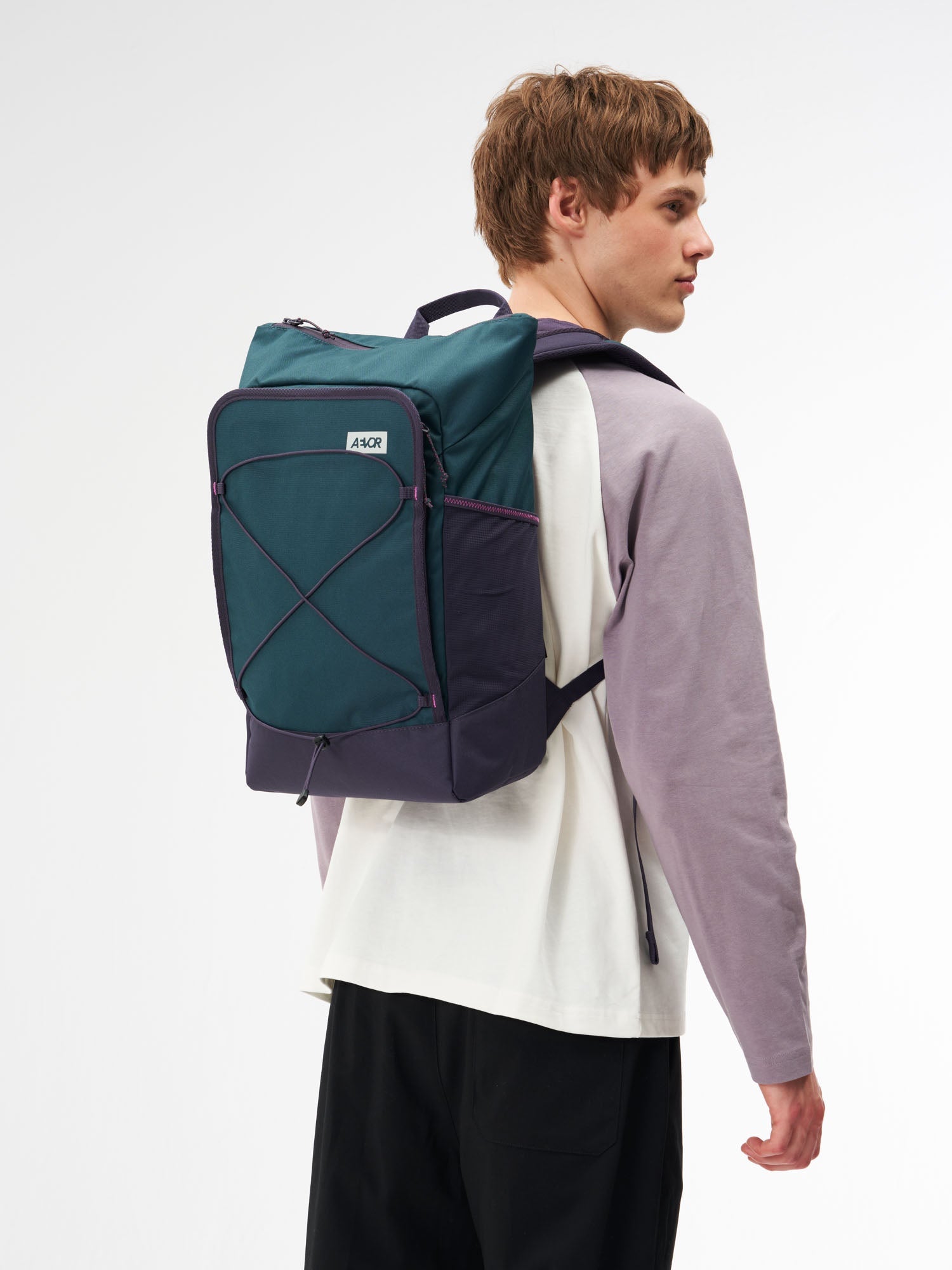 aevor-day-pack-flx-rucksack-21l-vintage-teal-laptop image 2
