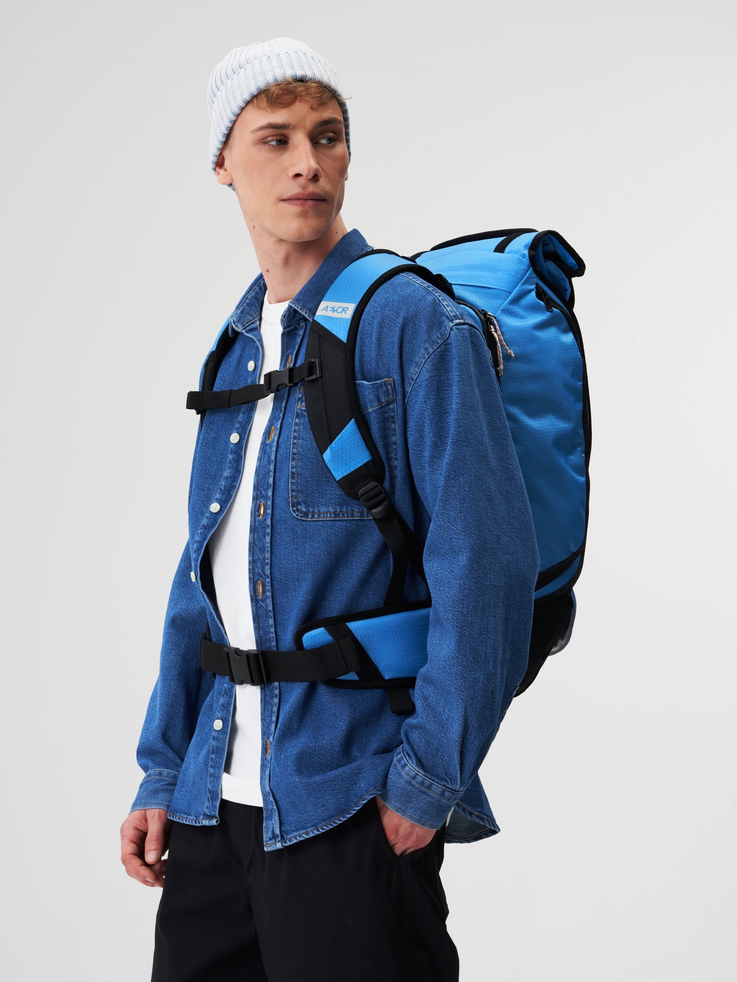 aevor-travel-pack-rucksack-proof-retro-blue-38-45-l image 7