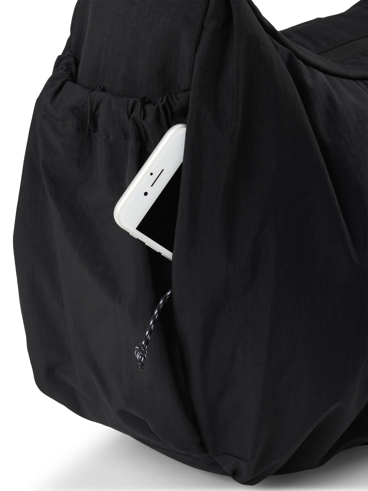 aevor-slouchy-bag-handtasche-23-l-black-schwarz image 5