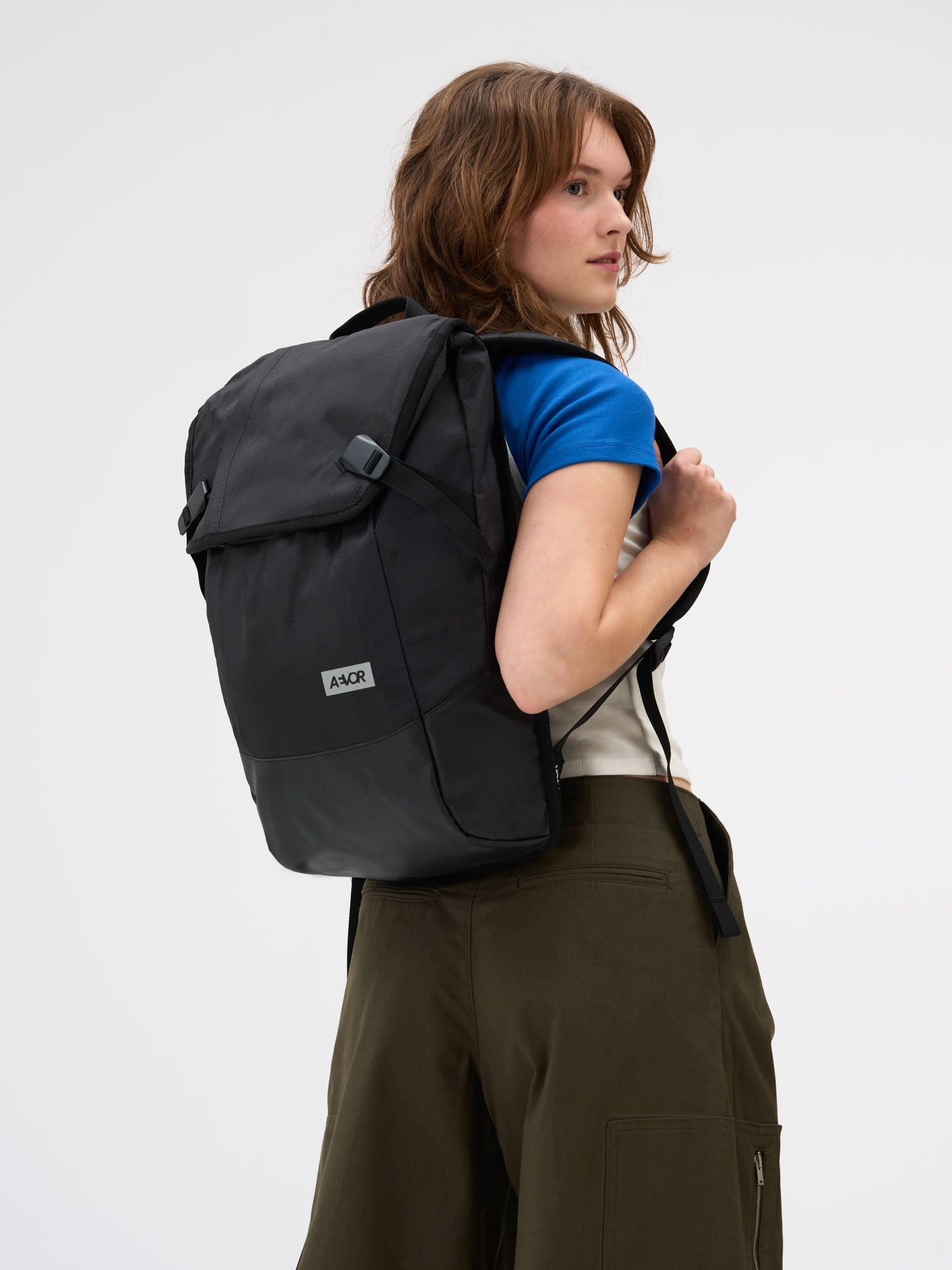 aevor-daypack-rucksack-proof-black-18l-erweiterbar image 2