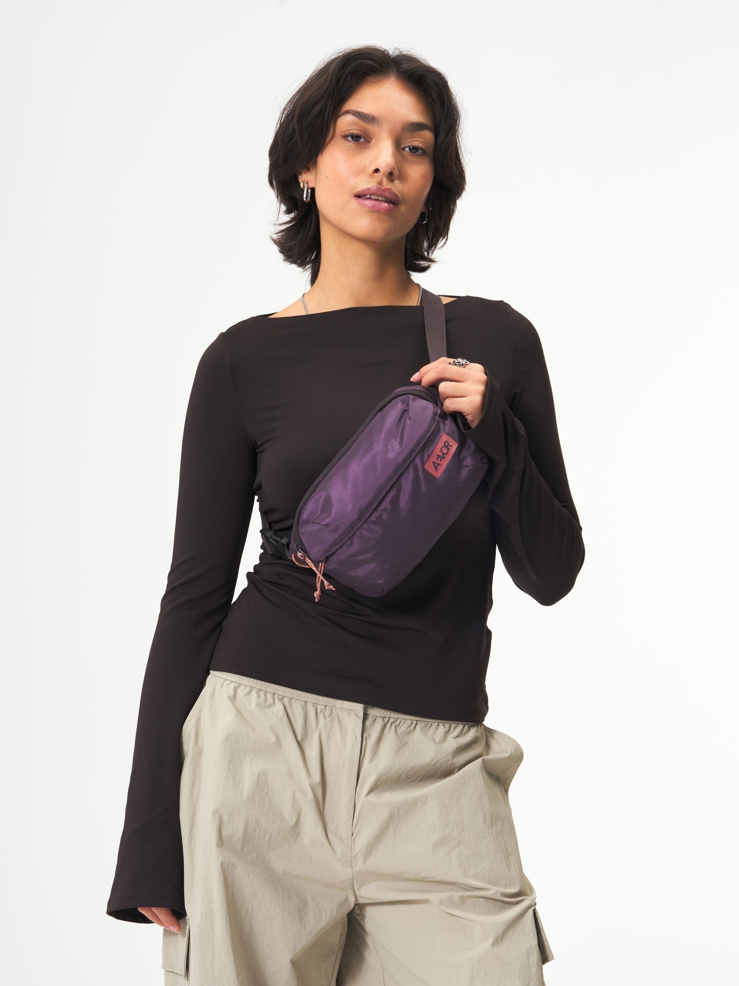 aevor-hip-bag-ease-bauchtasche-oxy-purple-ripstop image 2