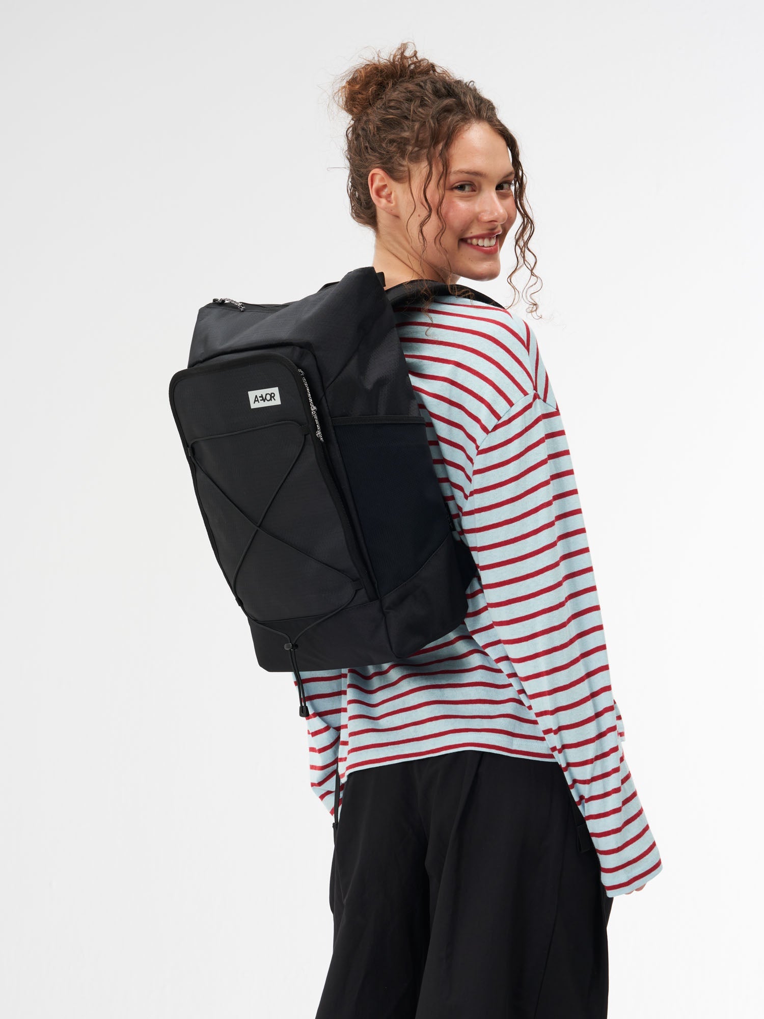 aevor-day-pack-flx-rucksack-proof-black-21l-laptop image 6