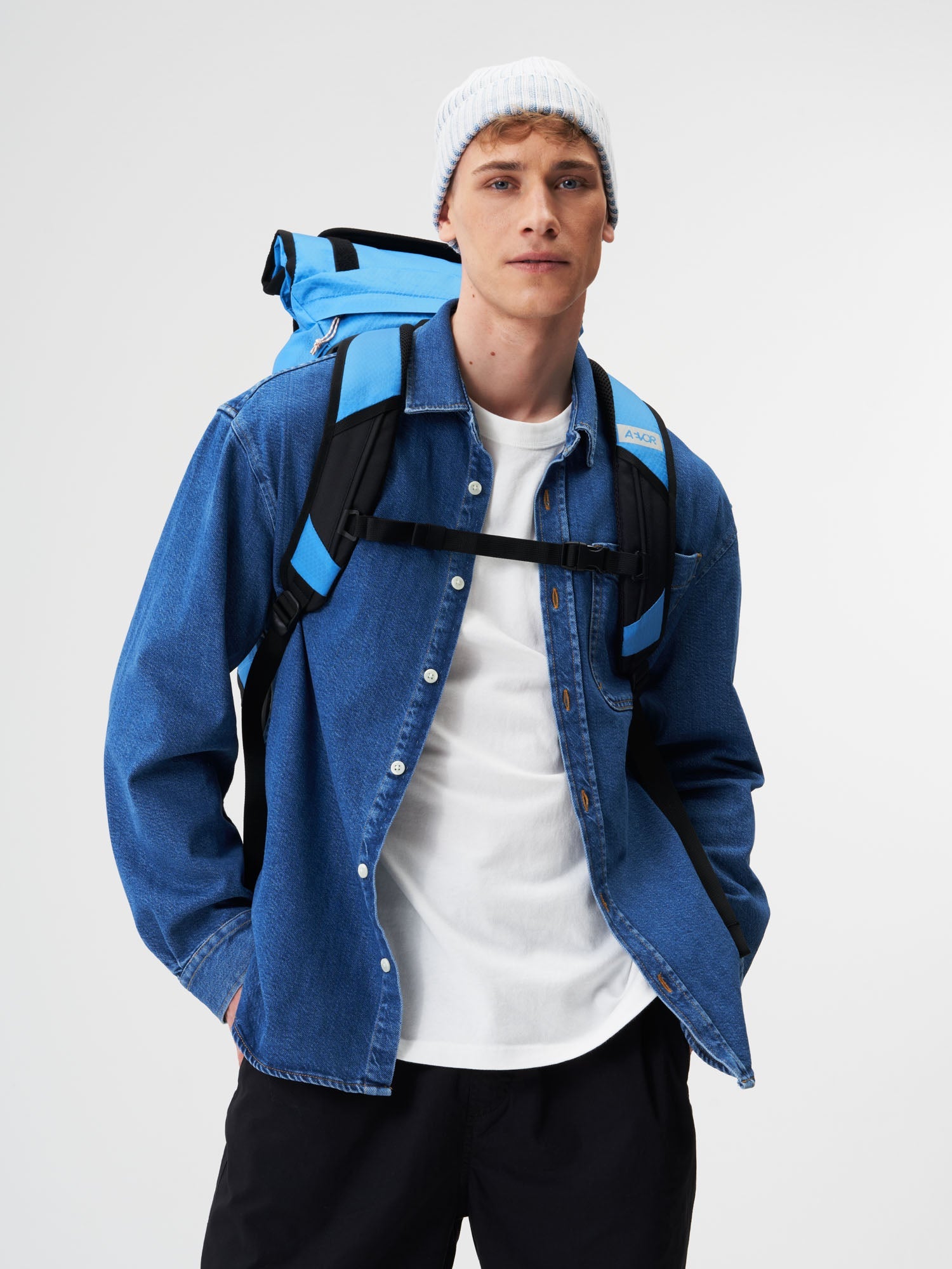 aevor-trip-pack-rucksack-proof-retro-blue-26-33-l-laptop image 6