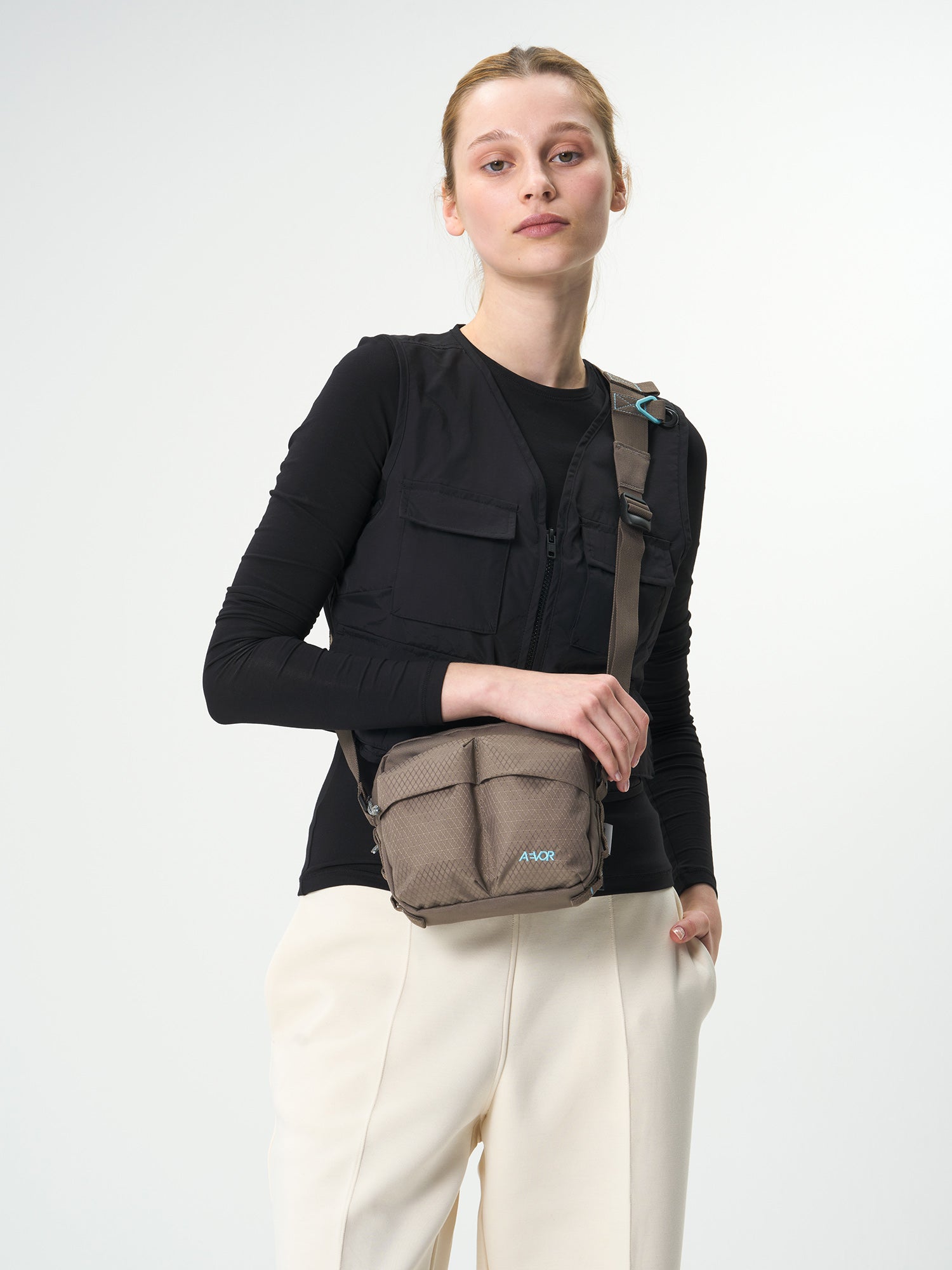 aevor-utility-pouch-g-rteltasche-coffee-brown-2l-mit-f-chern image 2