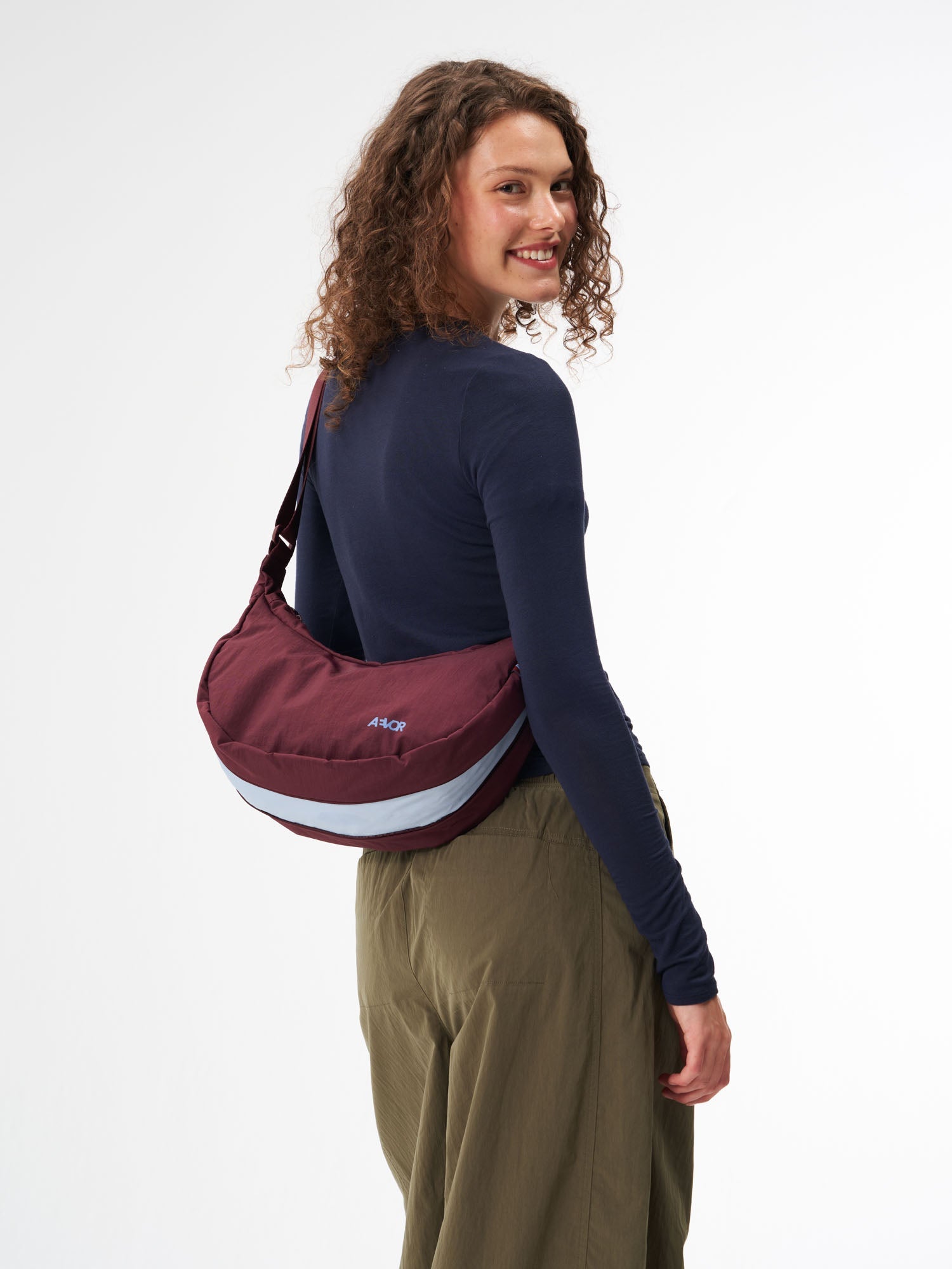 aevor-sling-bag-bauchtasche-burgundy-5-5-l-erweiterbar image 6