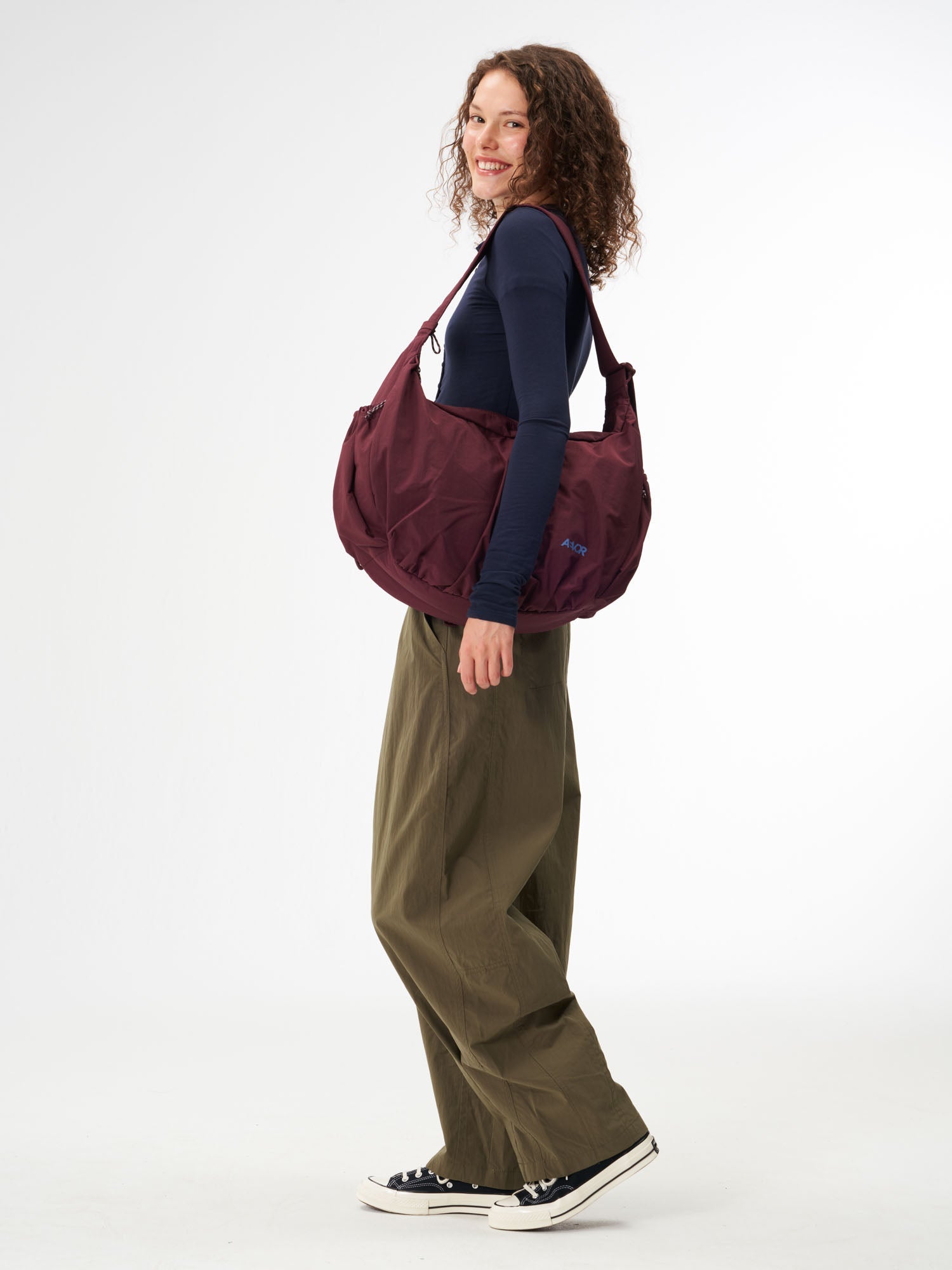 aevor-slouchy-bag-handtasche-burgundy-23l-mit-laptopfach image 6