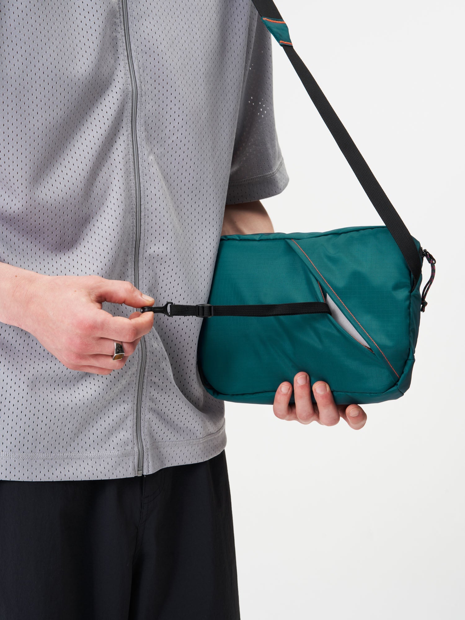 aevor-sacoche-bag-umh-ngetasche-4l-ripstop-evergreen image 7