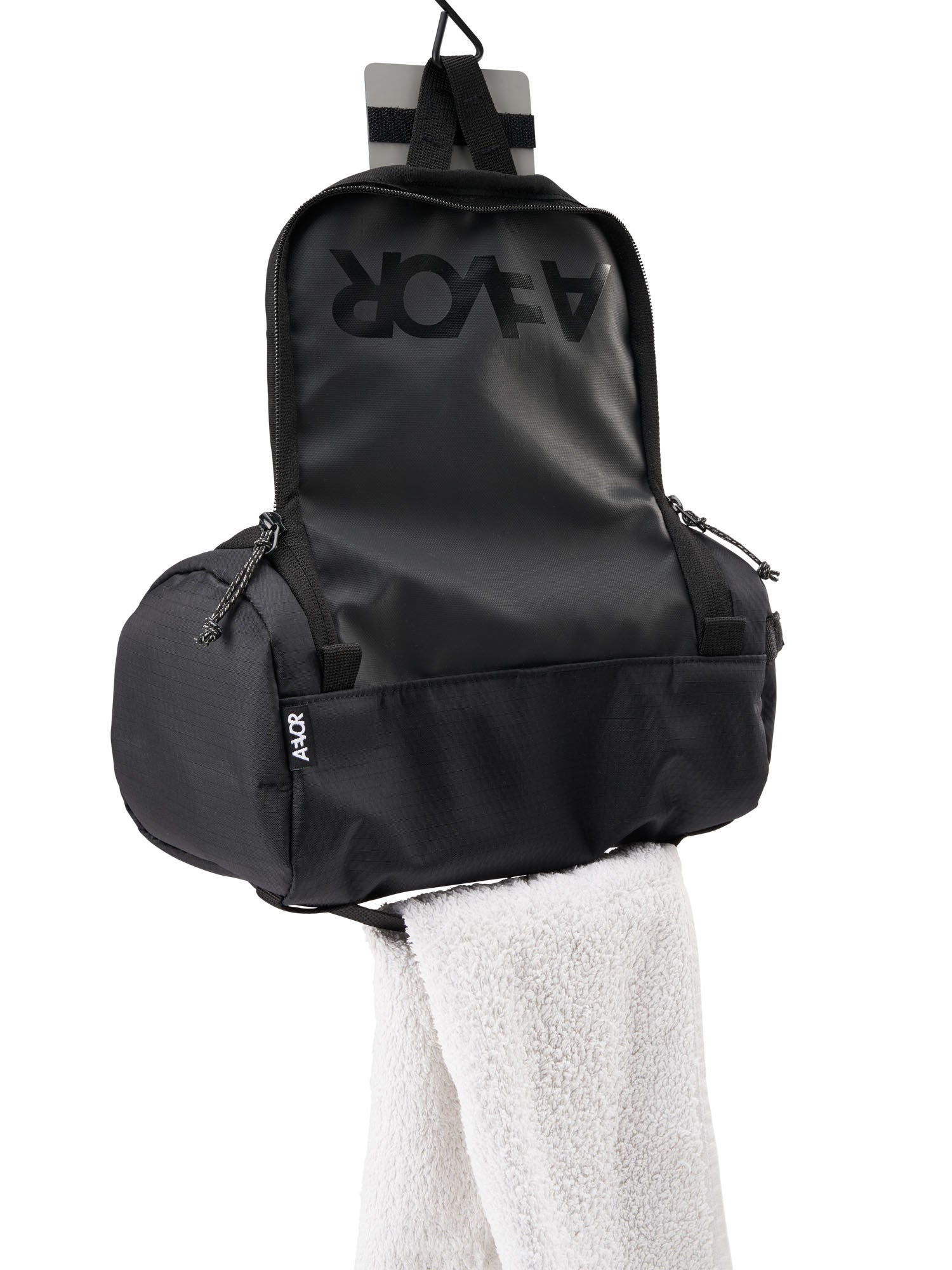 aevor-wash-pack-kulturbeutel-3l-proof-black-spiegel image 3
