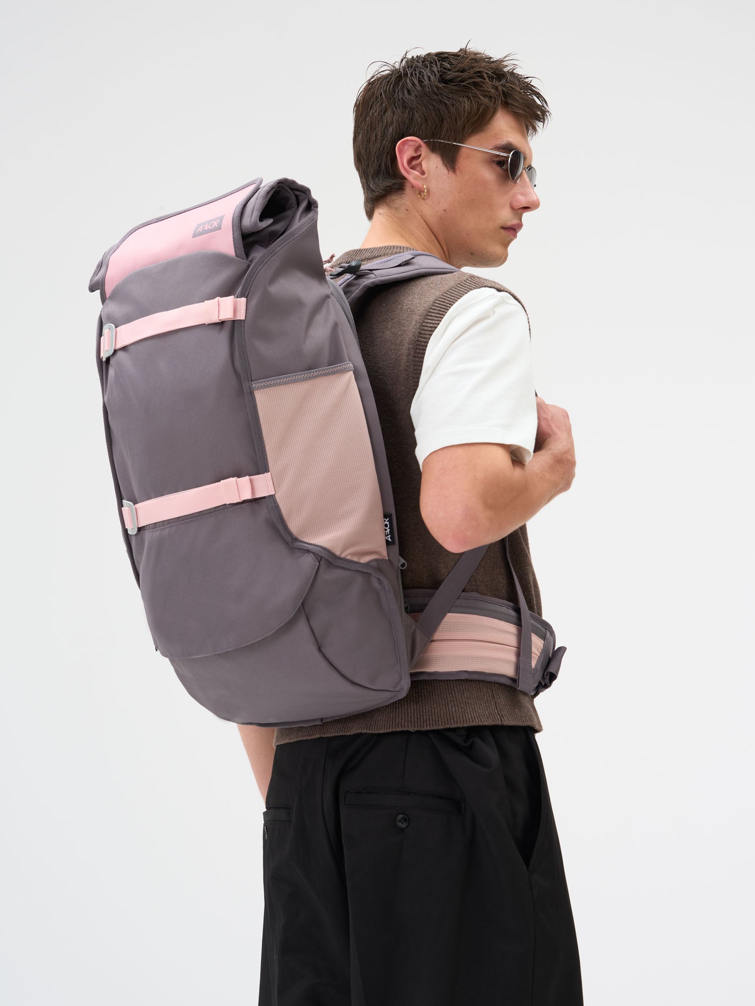 aevor-travel-pack-reiserucksack-tropical-lily-38-45-l image 2