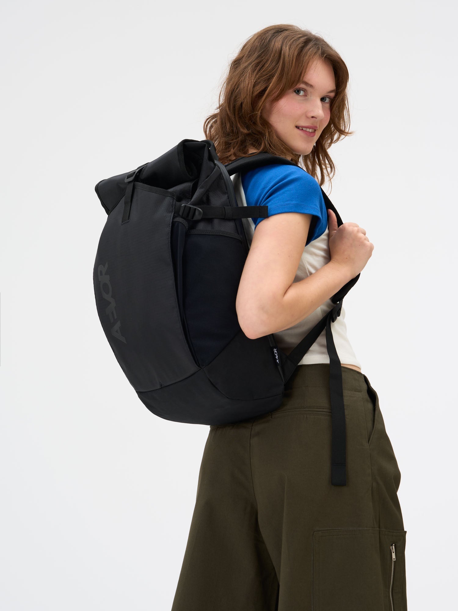 aevor-roll-pack-2-0-rucksack-proof-black-15-zoll image 2