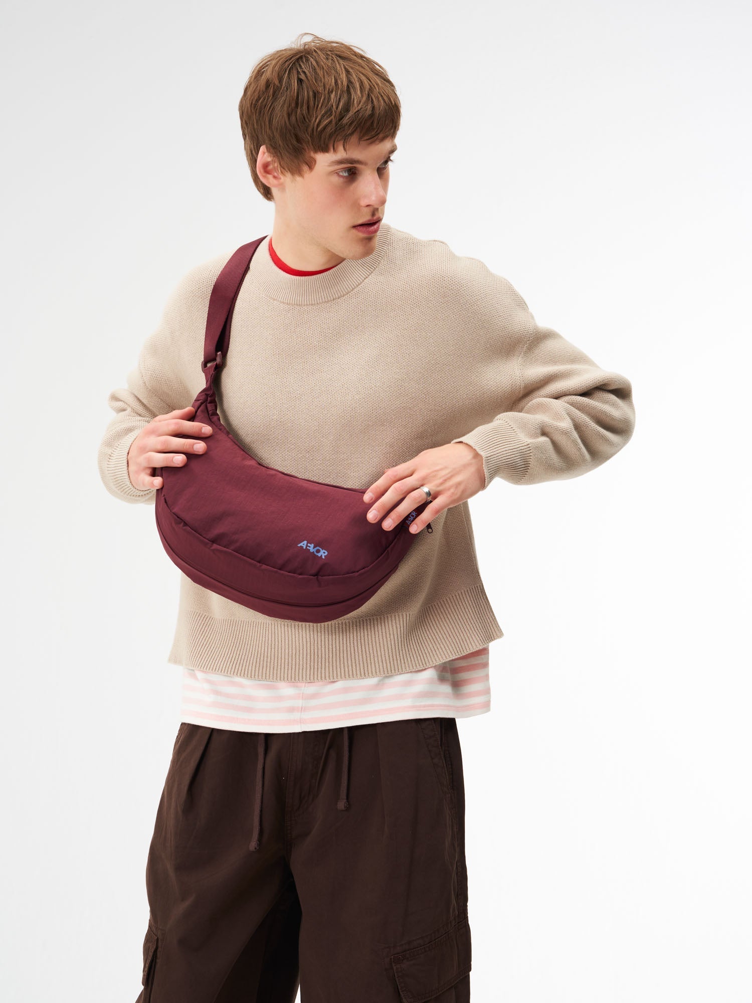 aevor-sling-bag-bauchtasche-burgundy-5-5-l-erweiterbar image 5