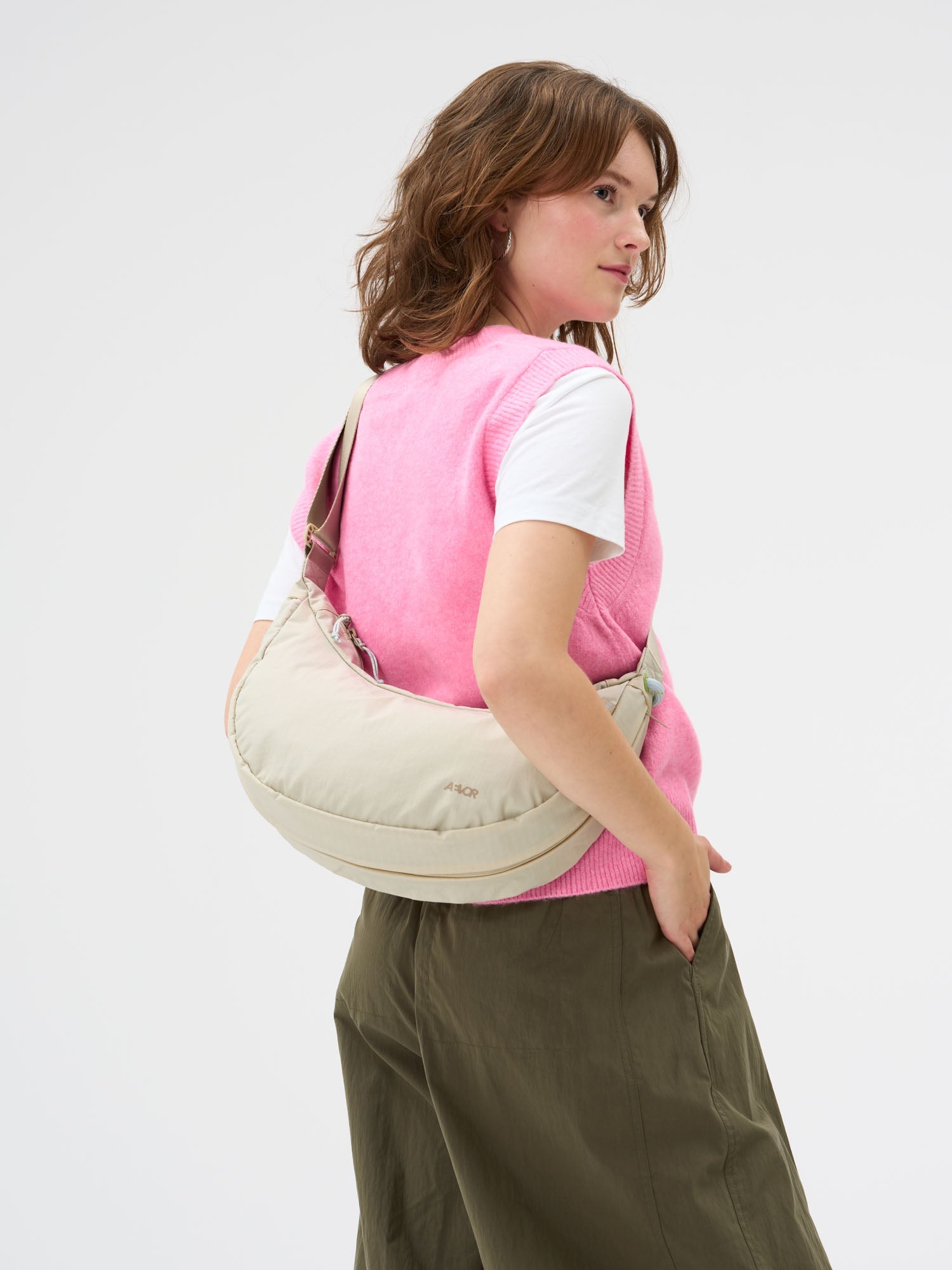 aevor-sling-bag-bauchtasche-off-white-5-5-l-erweiterbar image 5