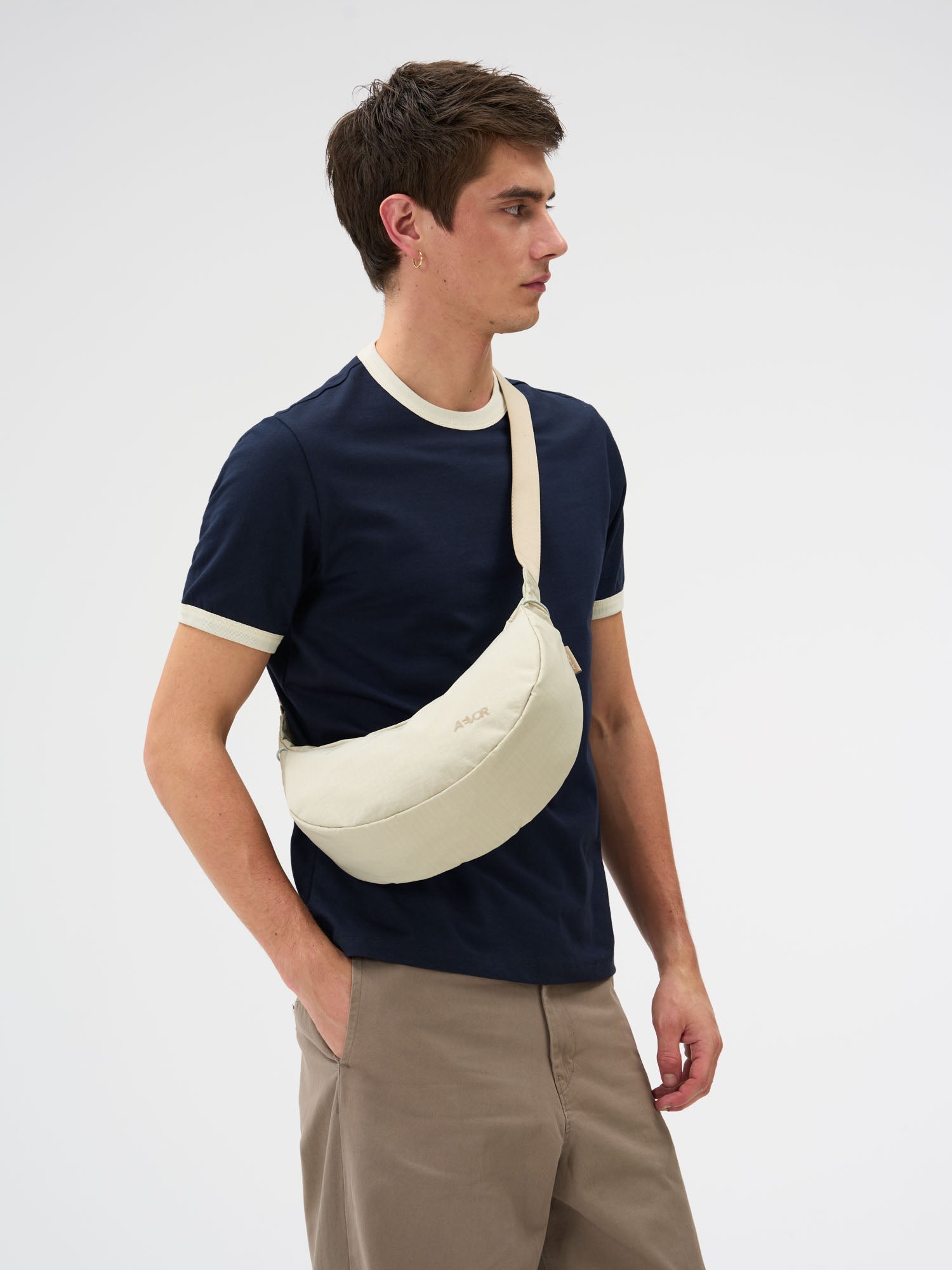 aevor-sling-bag-small-umh-ngetasche-off-white-4l image 5