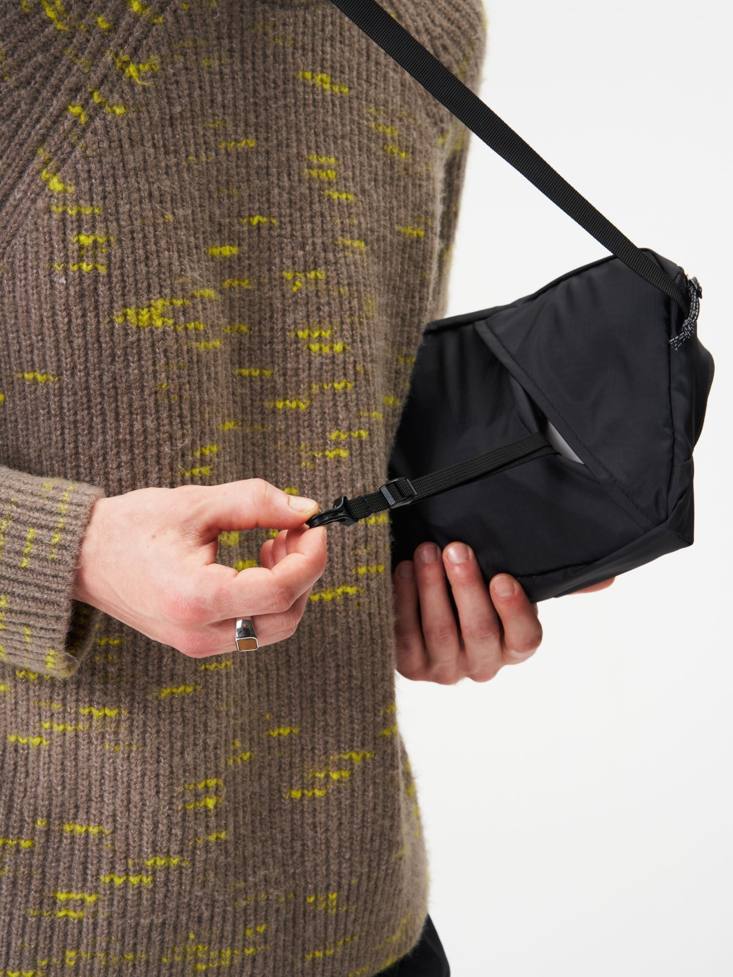 aevor-sacoche-bag-umh-ngetasche-4l-ripstop-black image 7