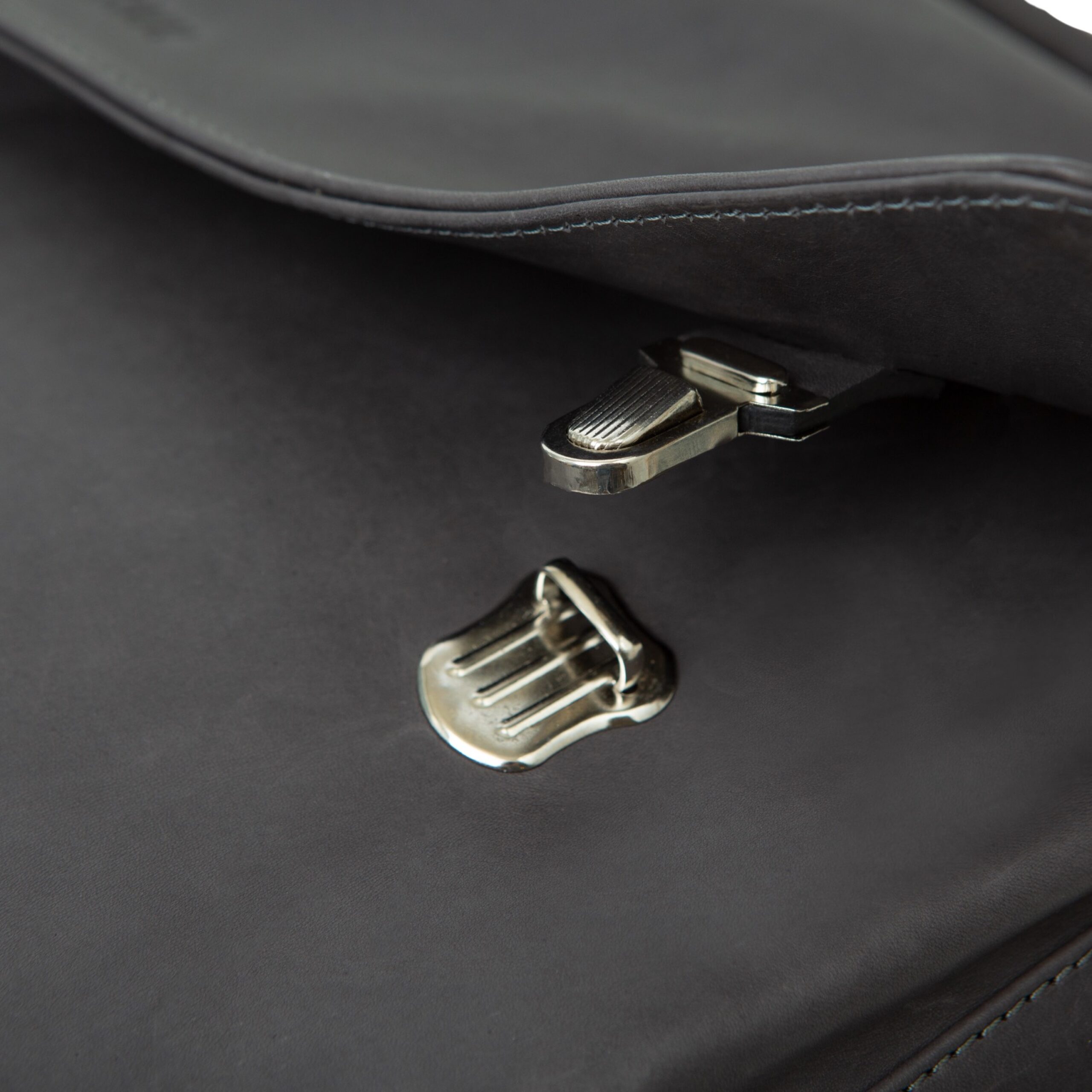 alumaxx-percent-laptoptasche-grau-leder-15-zoll image 2