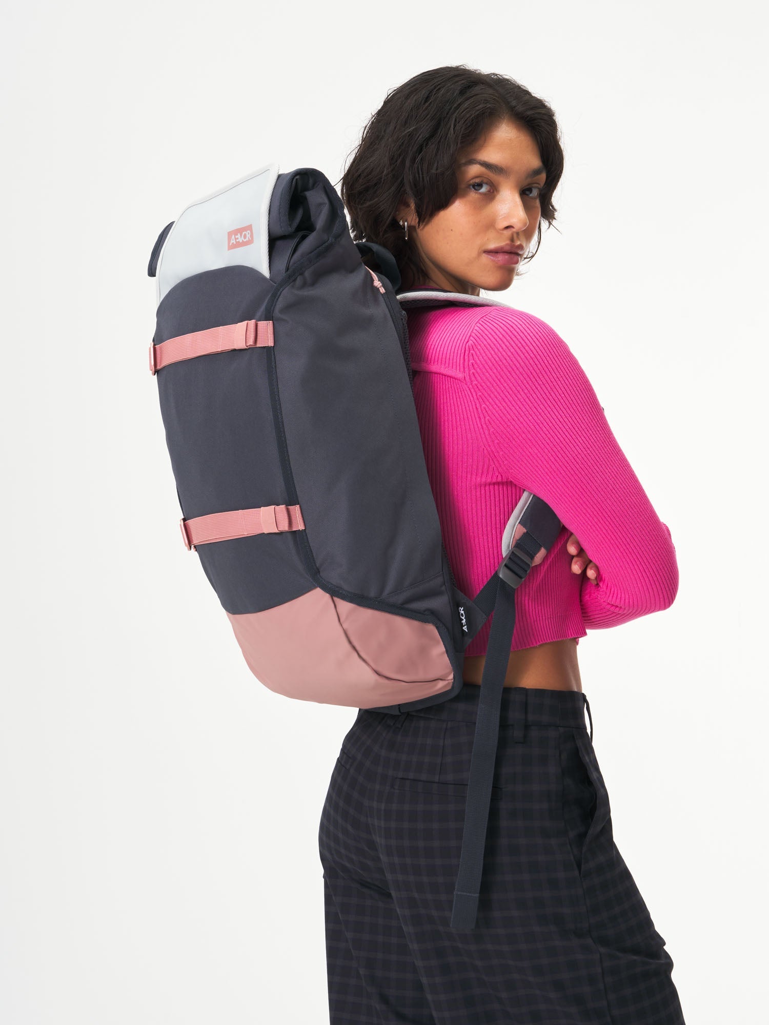 aevor-trip-pack-rucksack-chilled-rose-26-33l-laptop-15-zoll image 6