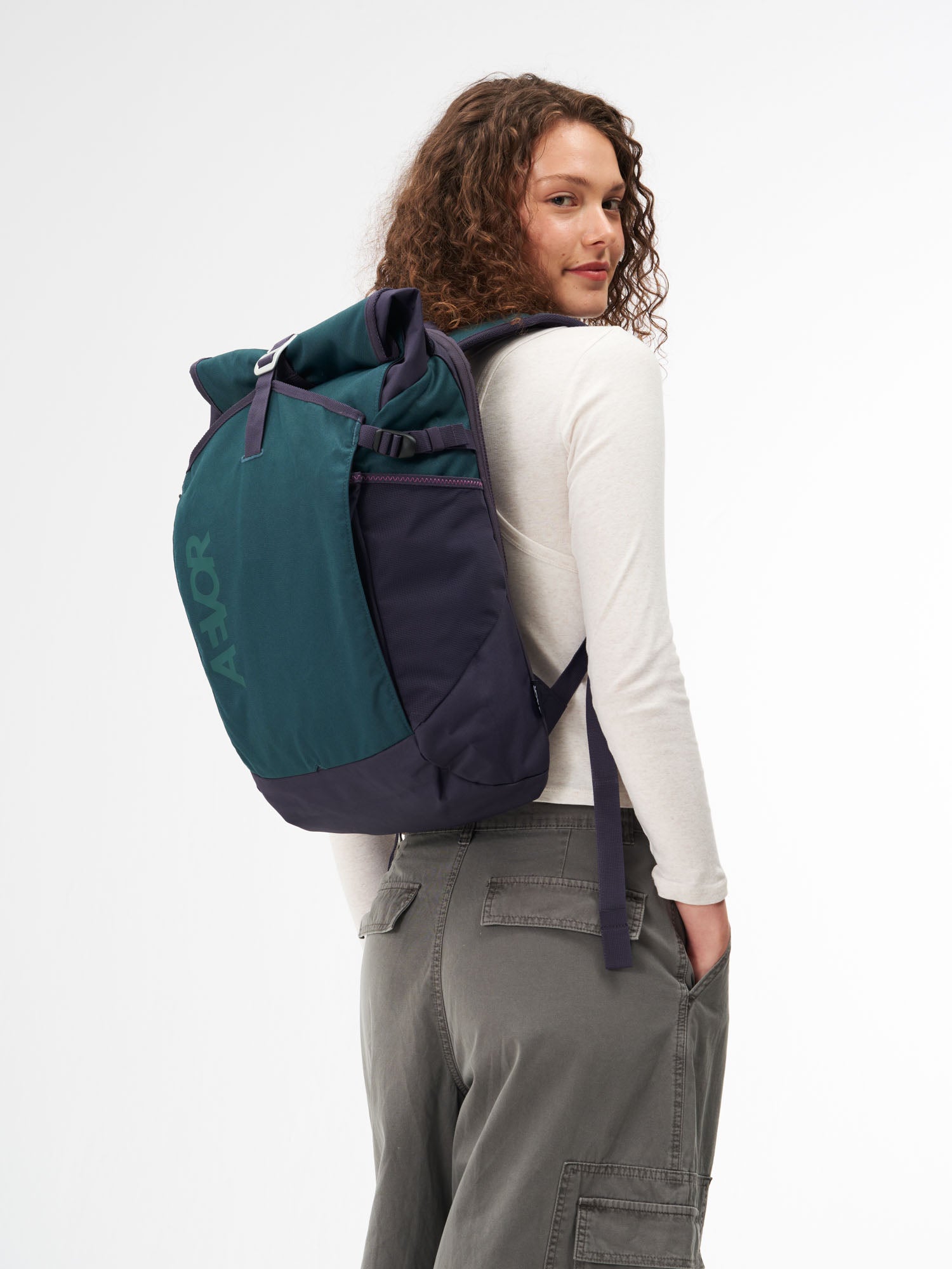 aevor-roll-pack-2-0-rucksack-vintage-teal-rolltop-15-laptop image 2