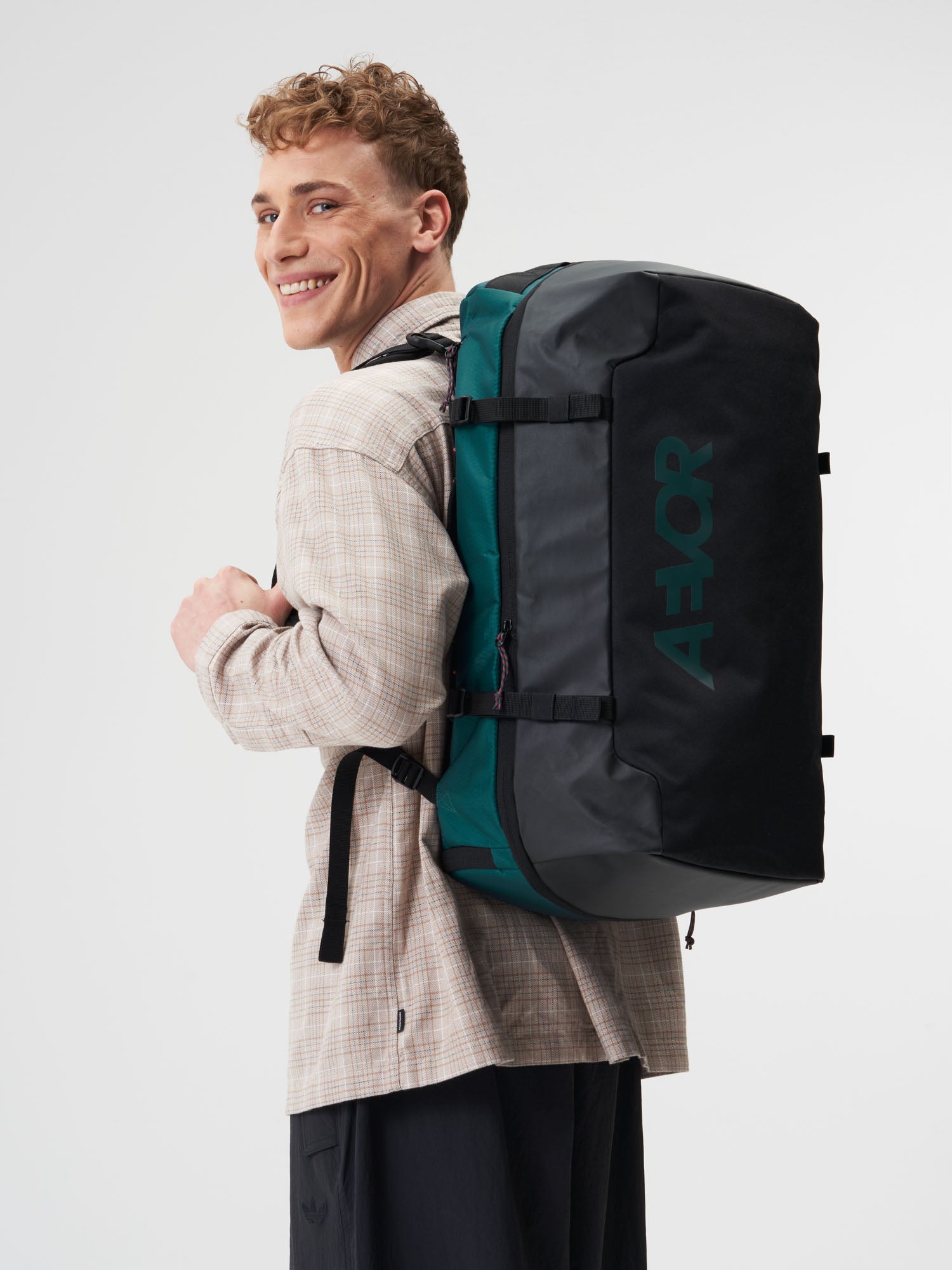 aevor-duffel-pack-proof-evergreen-reisetasche-47-60-l image 2